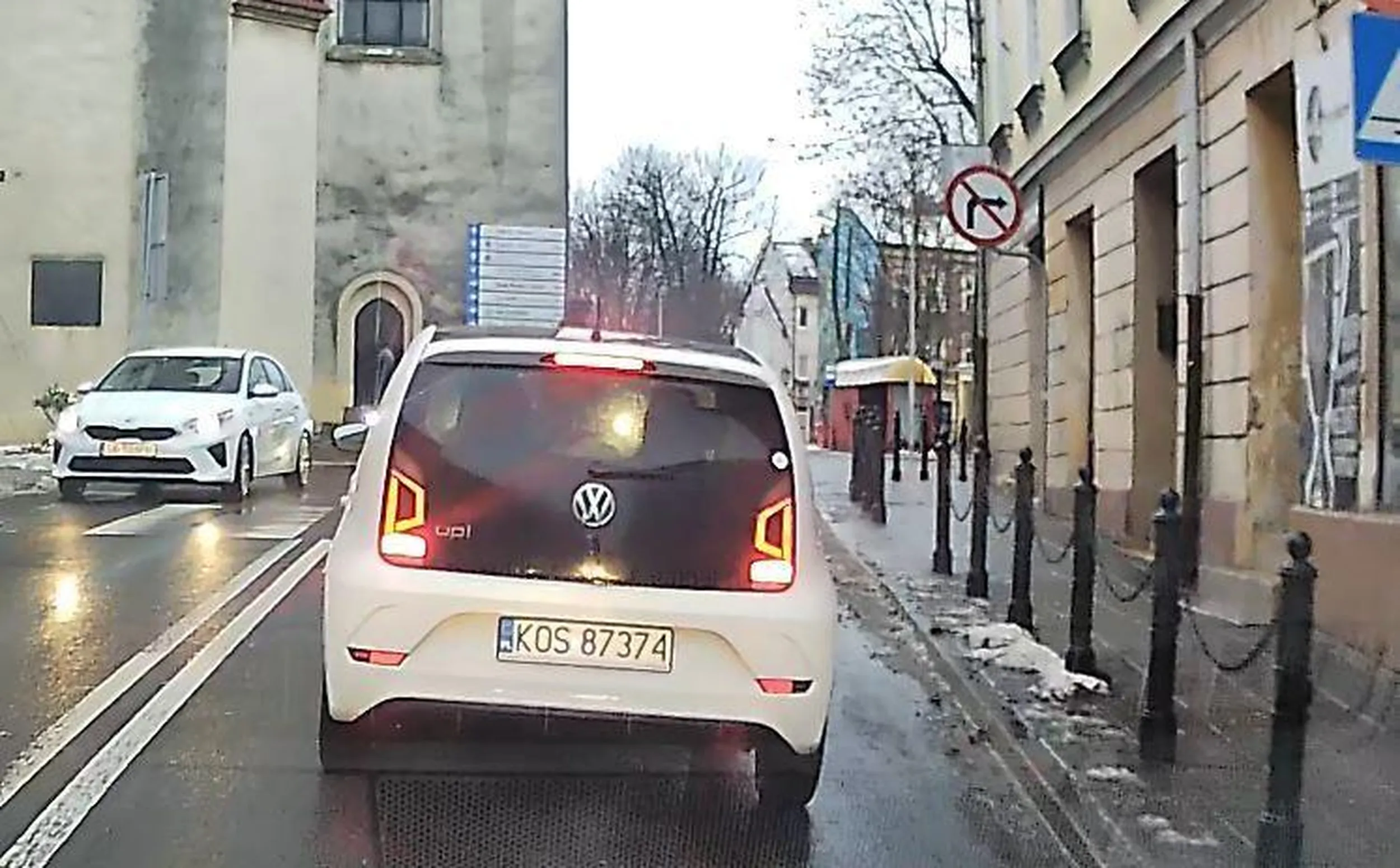 taki wielce przepisowy a na czerwonym świetle i zielonej strzałce bez zatrzymania