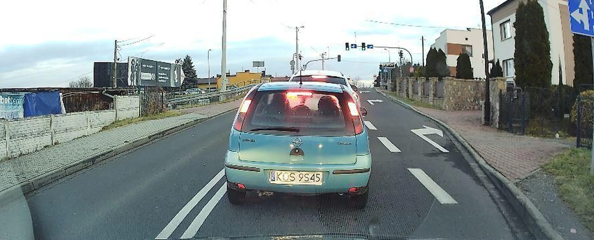 ups. perfidne CZERWONE