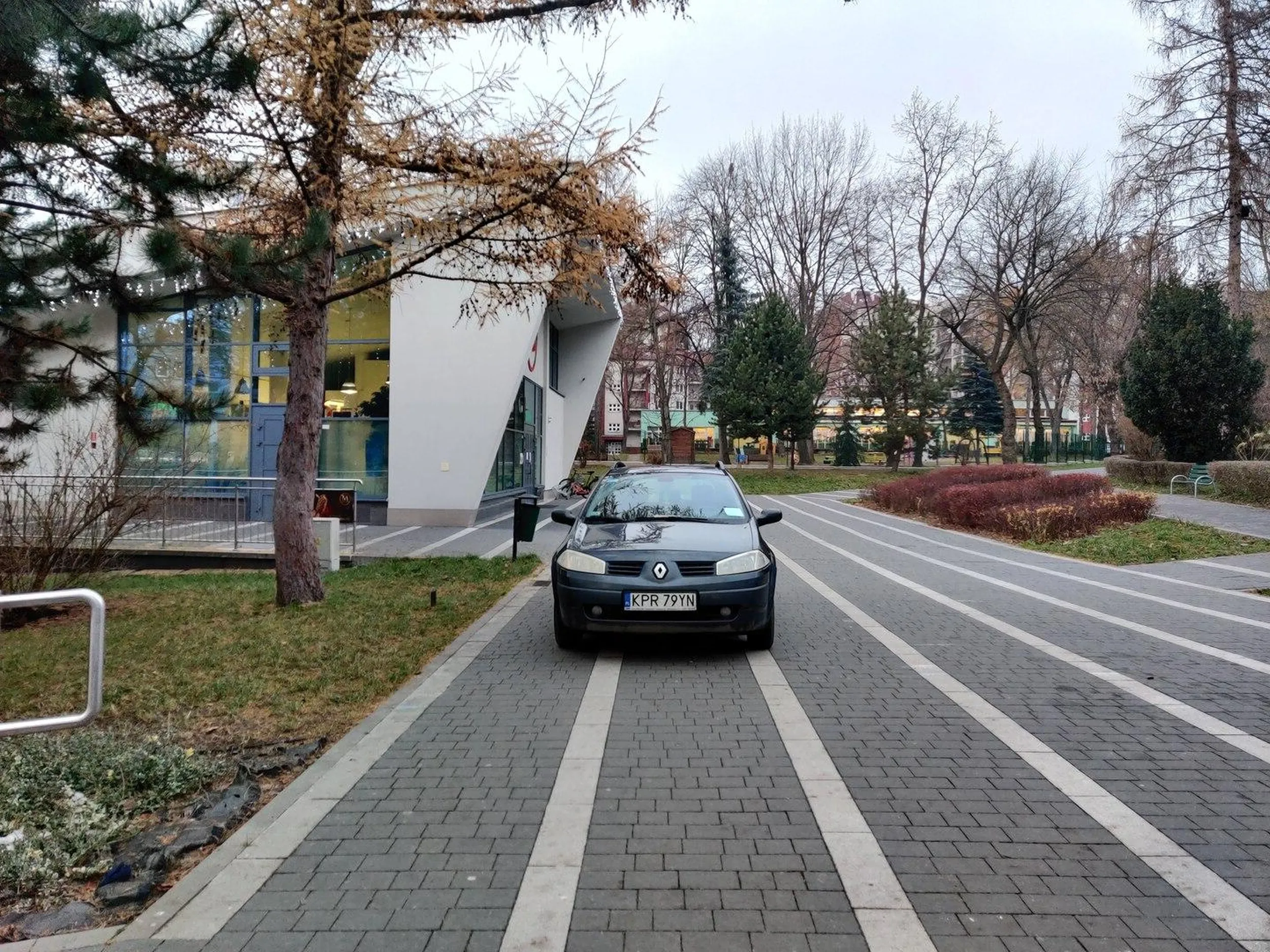 Tu obowiązuje zakaz ruchu w obu kierunkach.