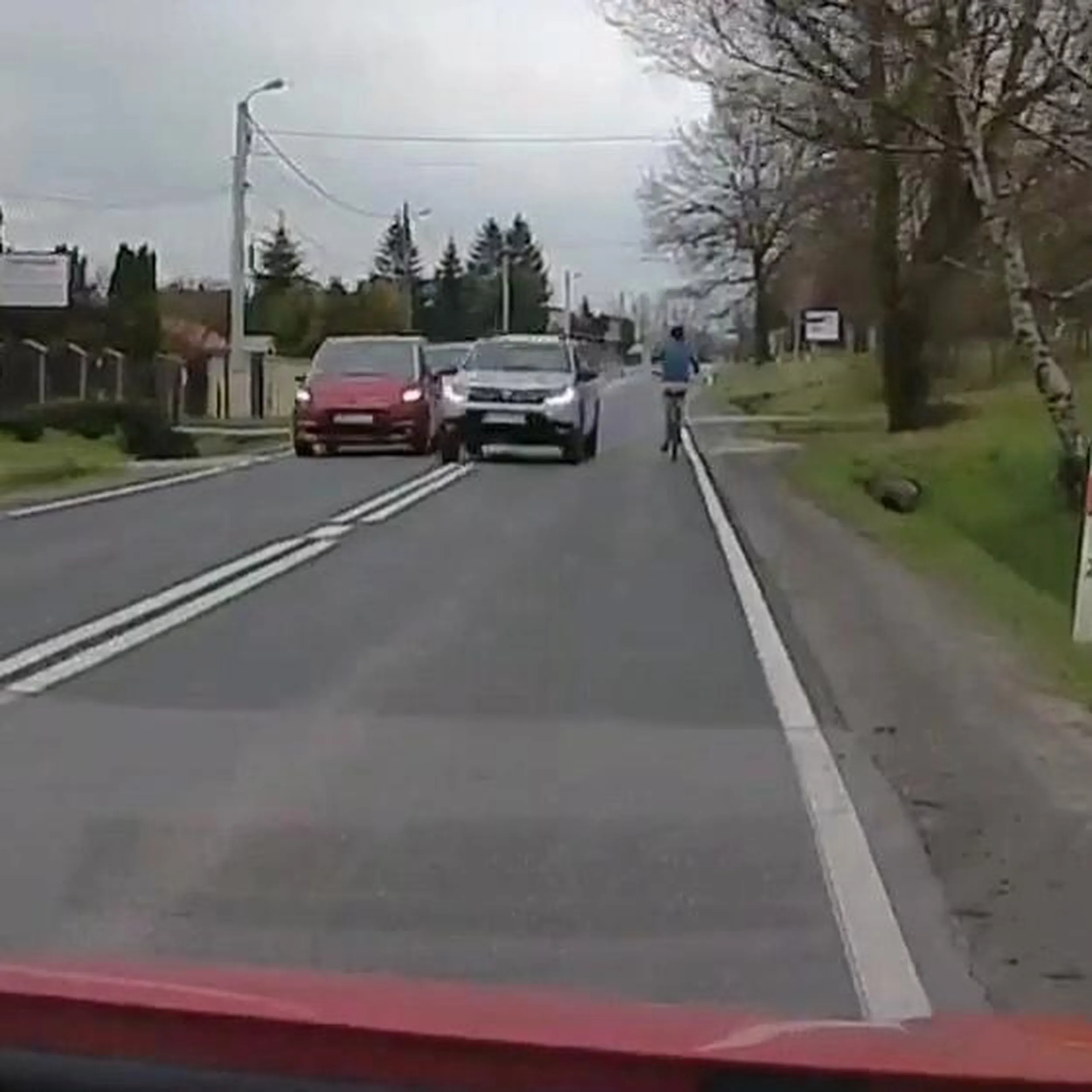 Wyprzedzanie na podwójnej ciągłej.