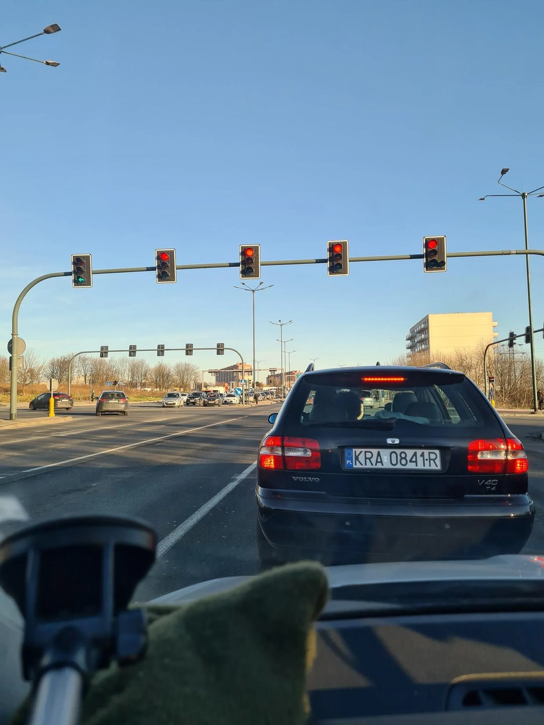 Kierowca wlecze się strasznie. Utrudnia ruch