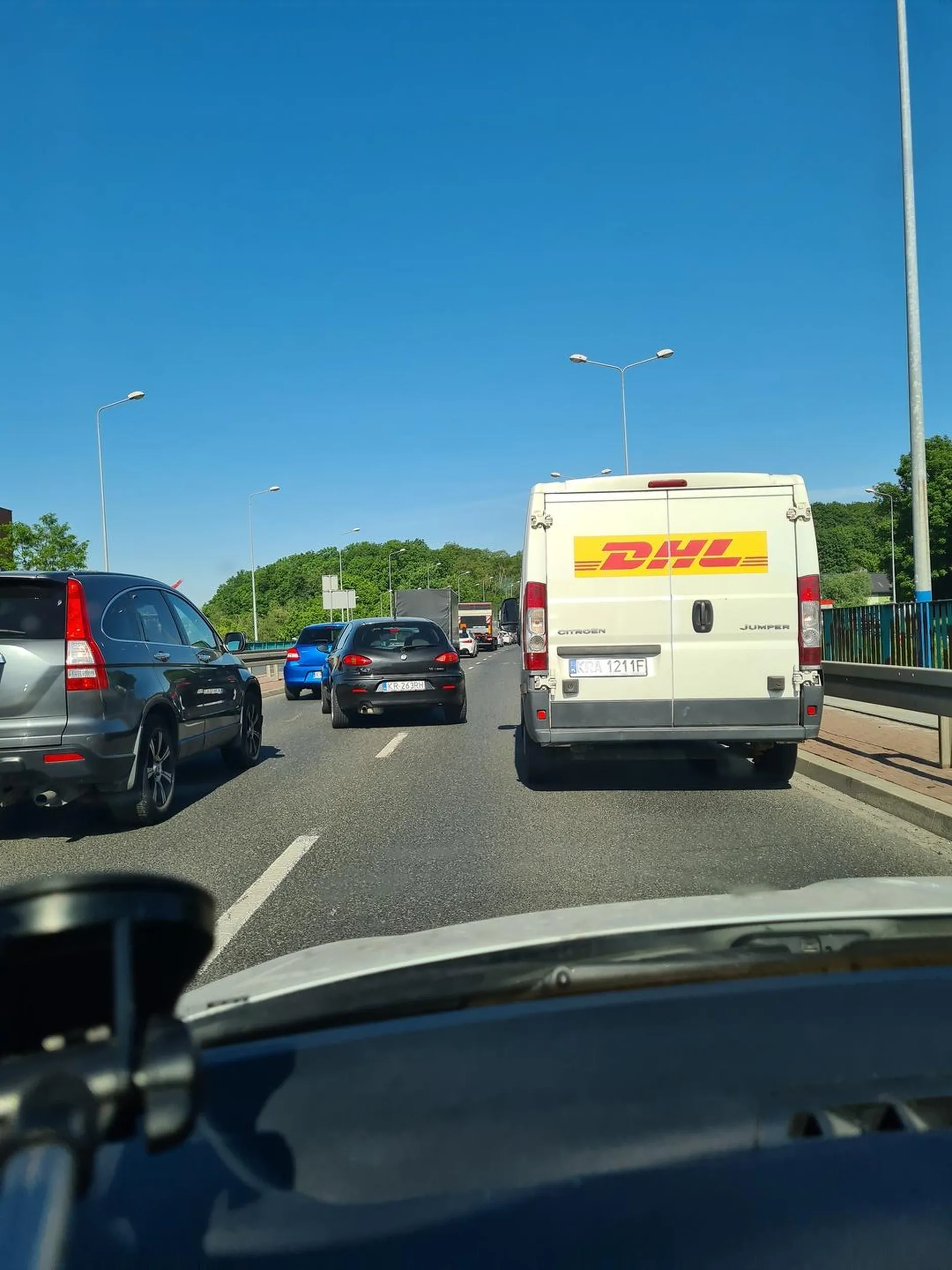 Kierowca jeździ buspasem bezprawnie