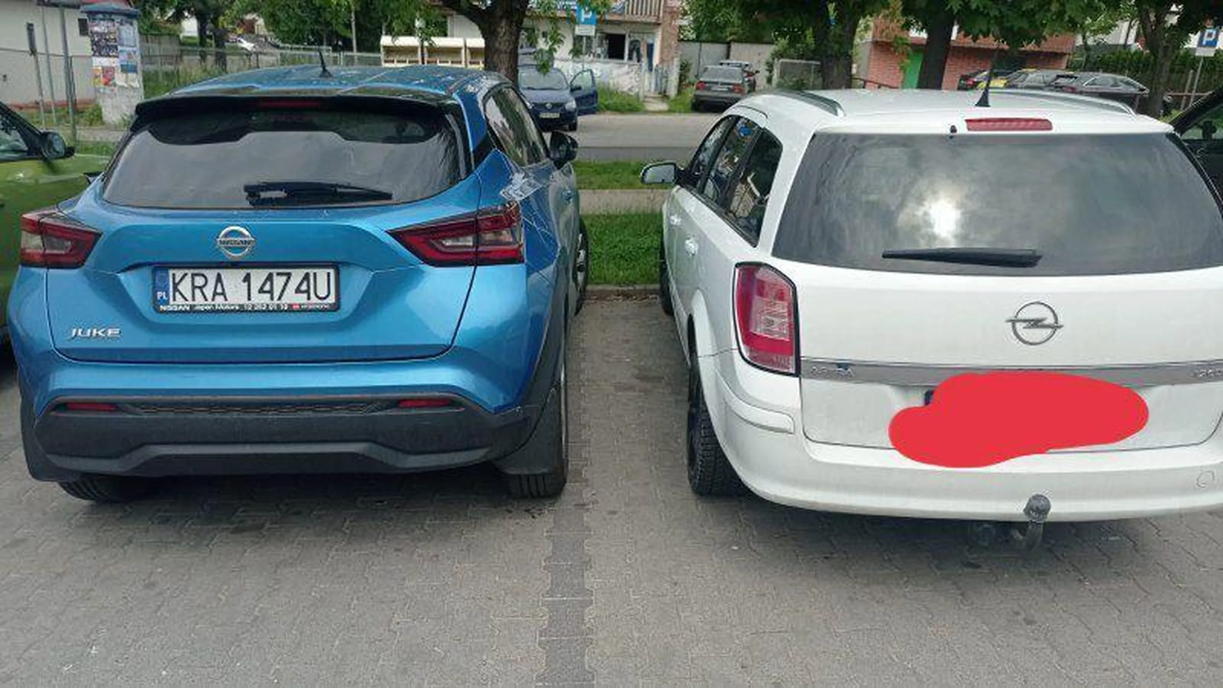 Stara pizdą powiedziała żeby ją zaparkowałem Opel w innemu miejscy żeby nie uszkodzic jej auto oraz dodała że zgłosi na policję co ja podjeżdżam pod auta... Masakra, łudzi chyba was pojebało...