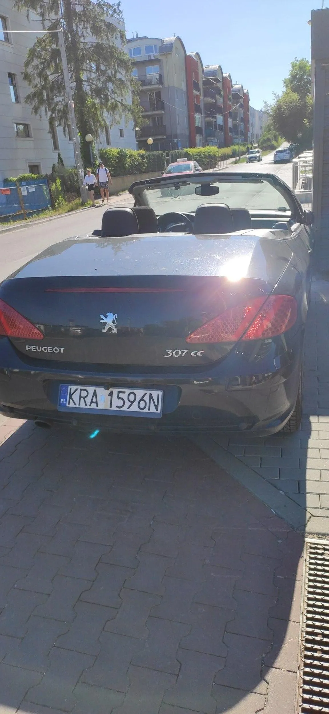 Tak baran parkuje na chodniku