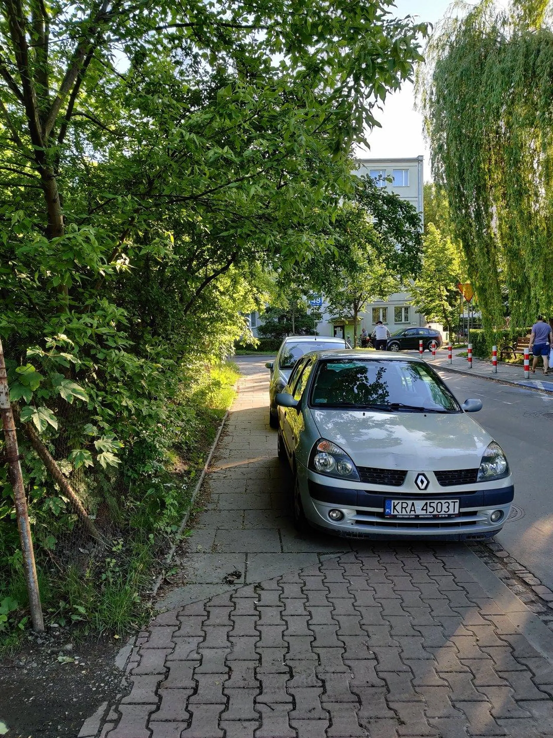 Tu obowiązuje zakaz zatrzymywania się.