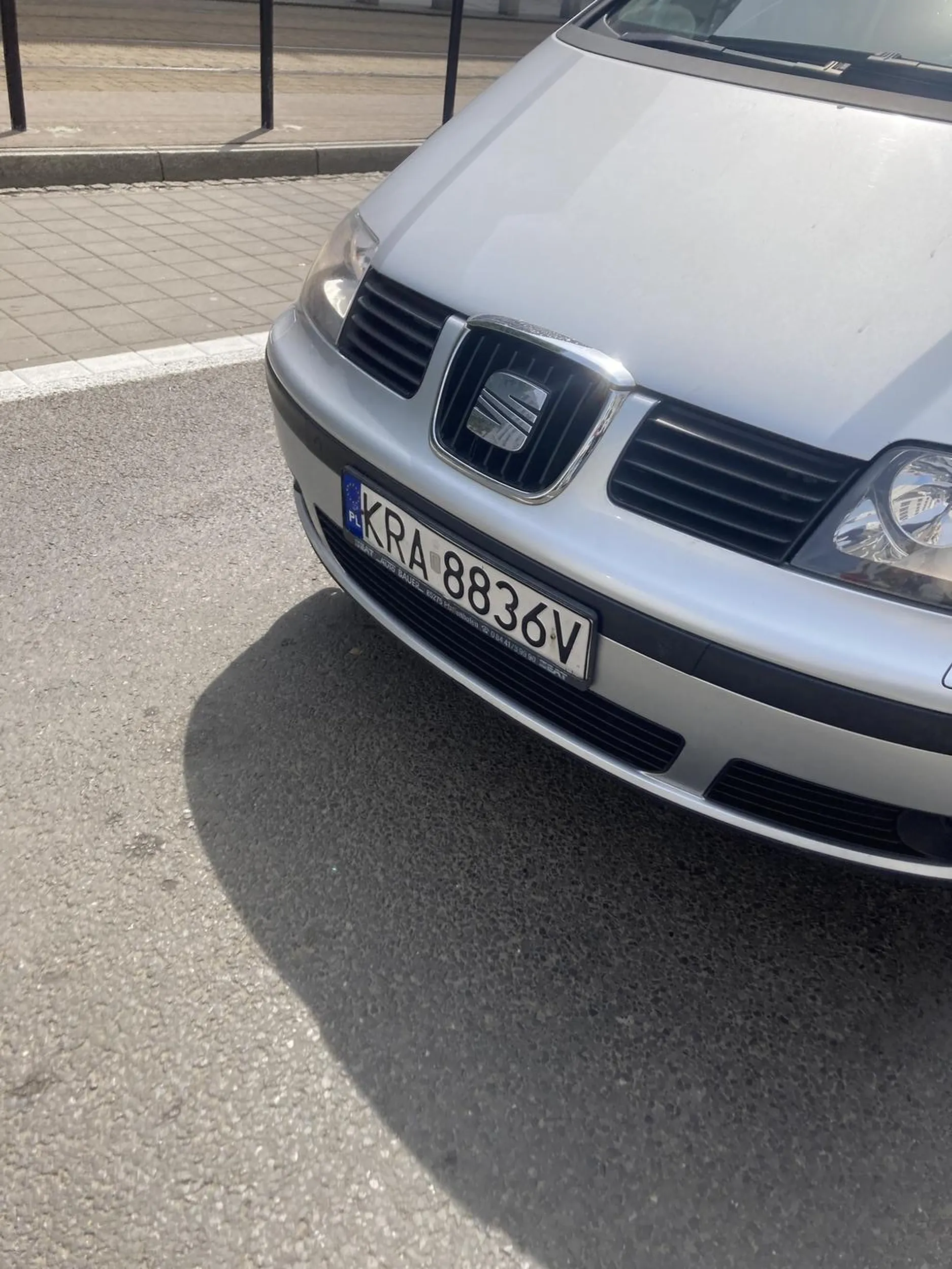 Taksiarz blokuje Kiss & Ride dla autokarów. Poproszony o odjazd wyzywa.