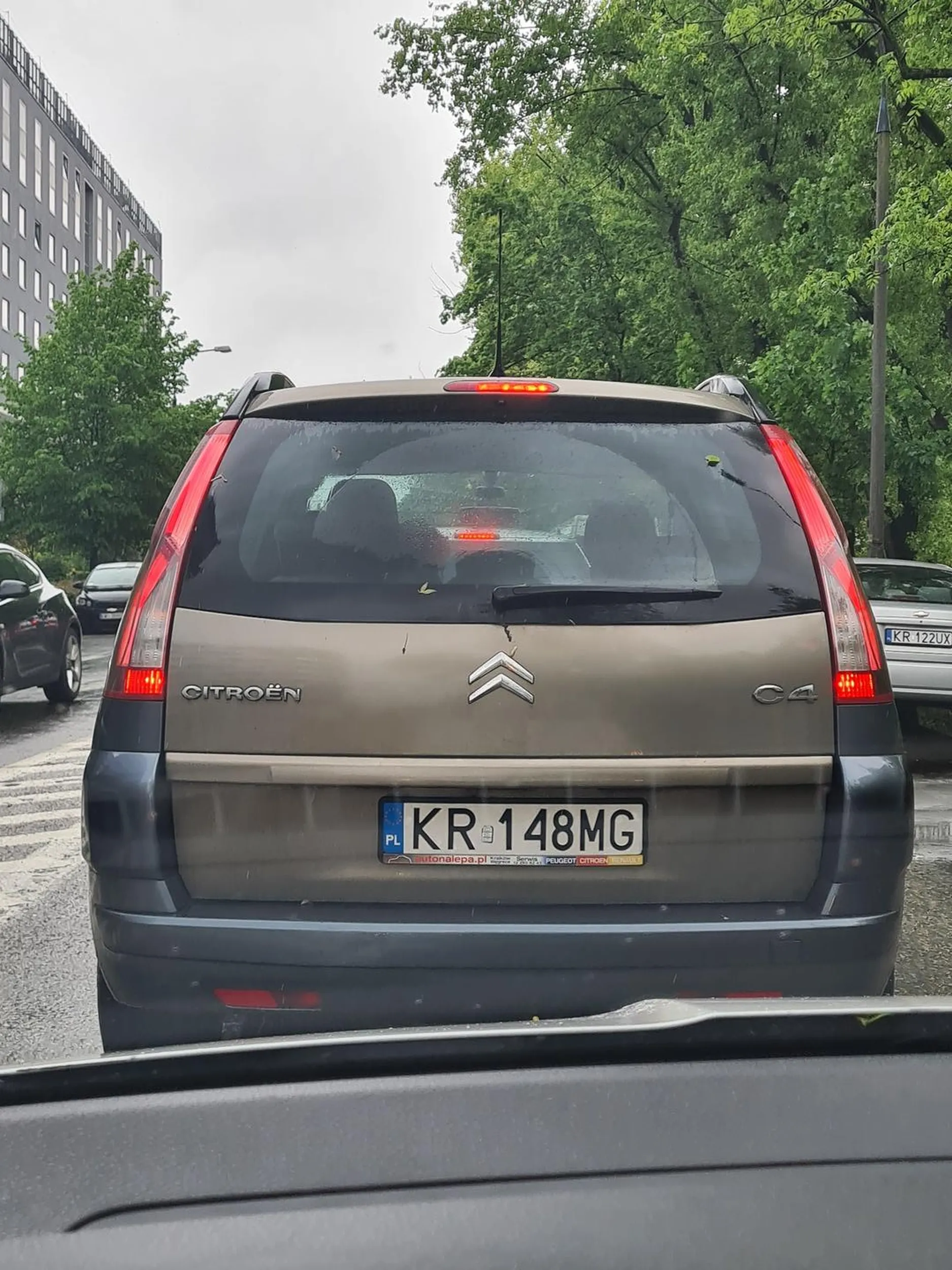 Kierowca wymusza pierwszeństwo