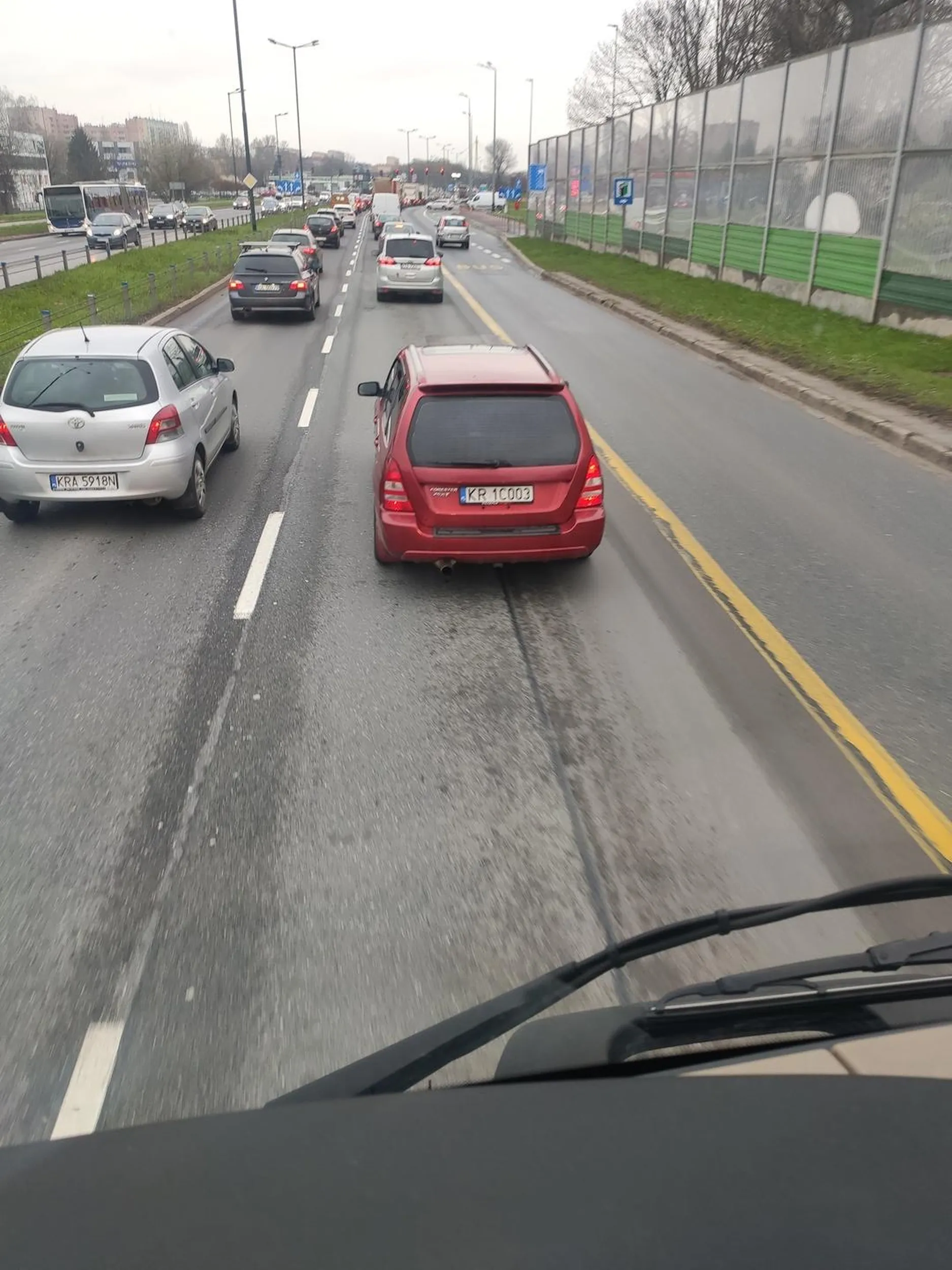 Kolejny samobójca wymuszający pierwszeństwo na 40 tonowej ciezarowce