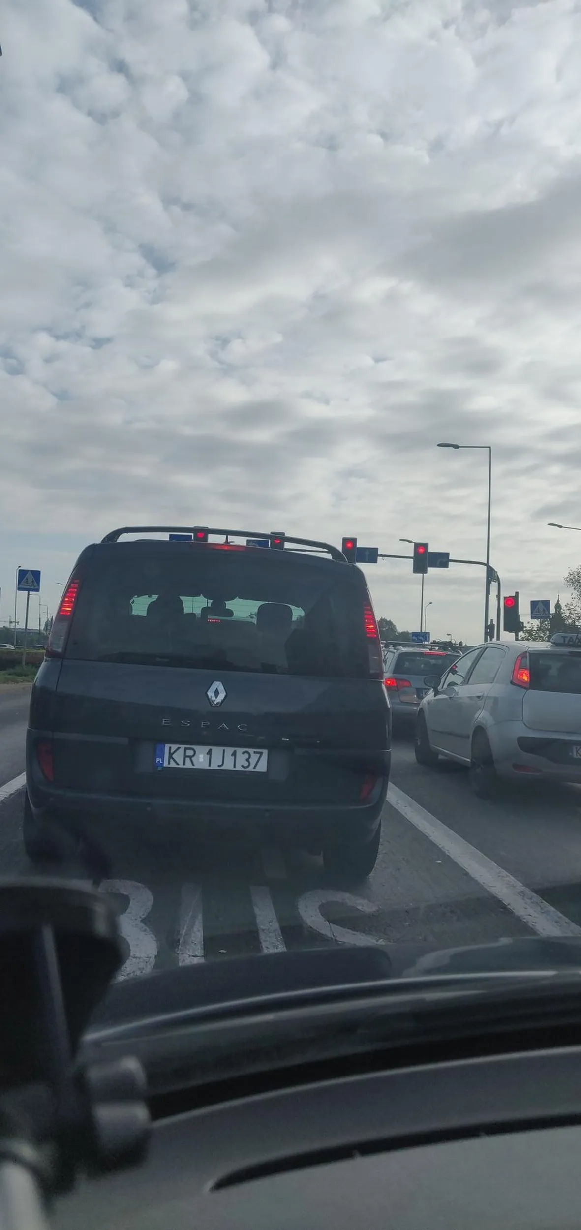 Kierowca wymusza pierwszeństwo