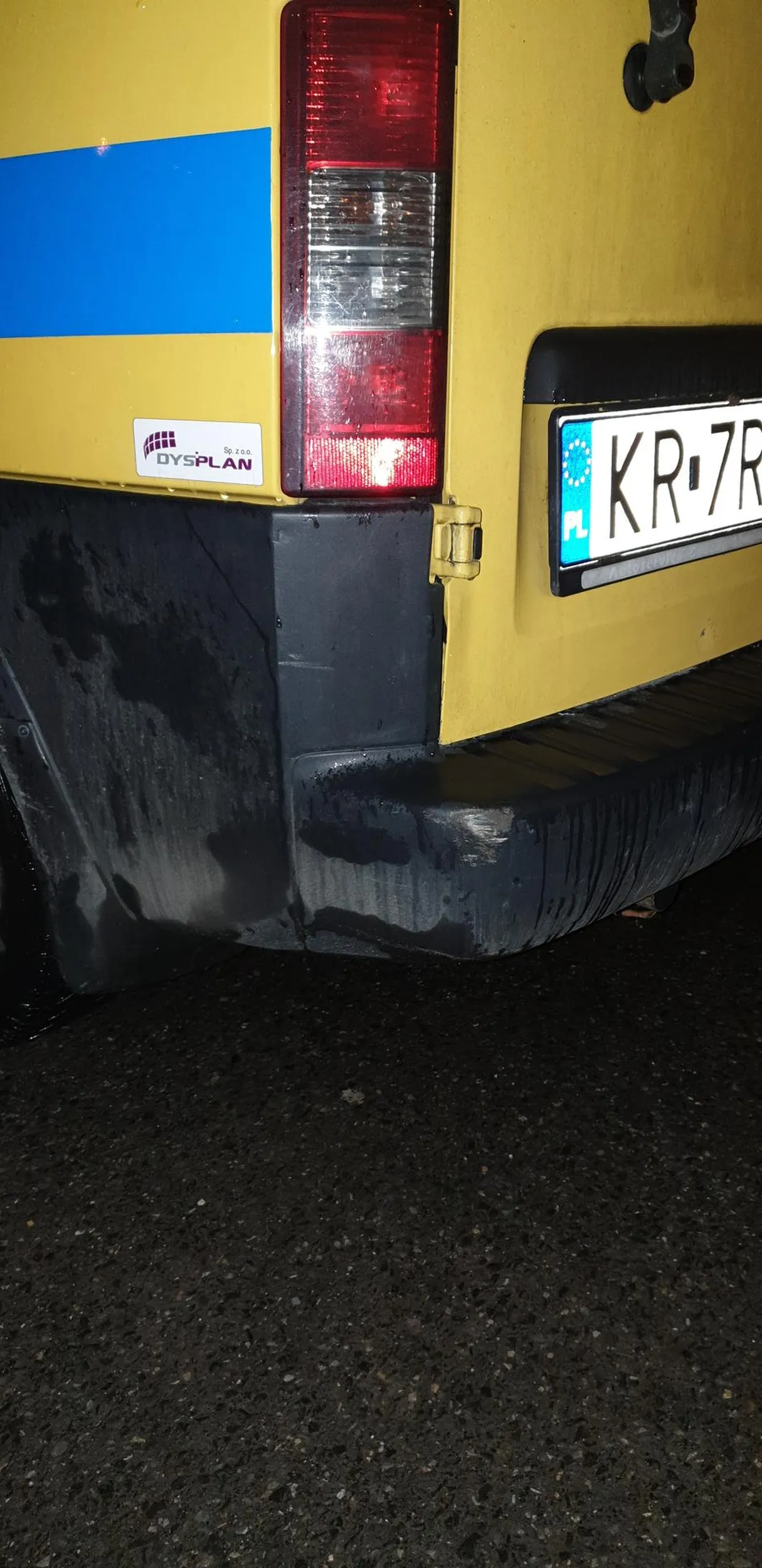 Dzisiaj, 5.01 zarysowales mi samochód oraz samochód obok. Kartkę z adnotacją zostawiłem na szybie poszkodowanego. Do rychłego zobaczenia :)