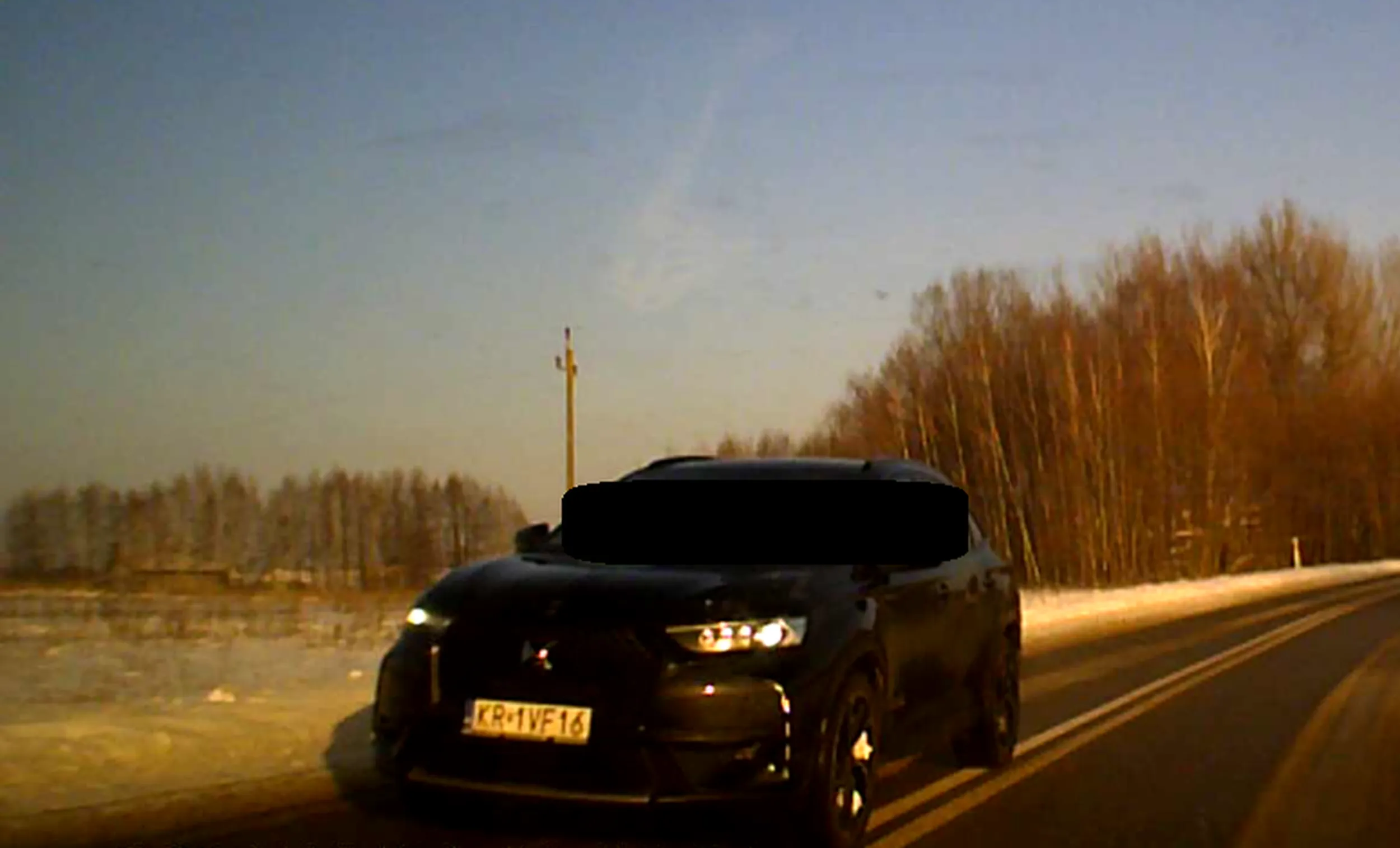 Kuta* ostro ścina zakręt, bo jak się prawko znalazło podczas odśnieżania stodoły, to własnym torem jeździć się nie umie!