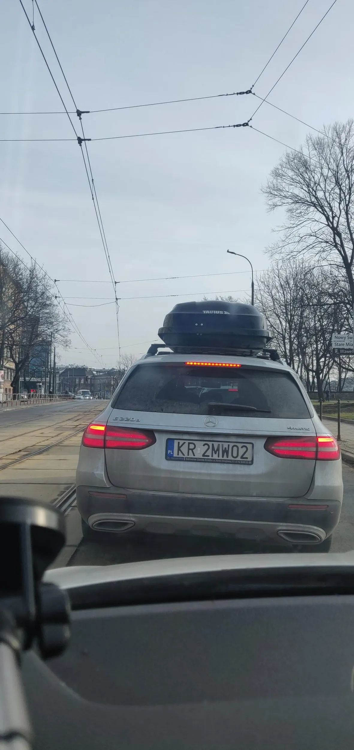 Kierowca wymusza pierwszeństwo