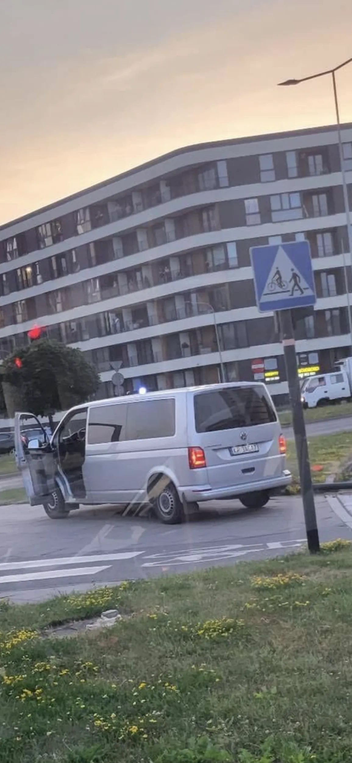 Grupa kryminalna policji krakow nieoznakowany bus vw transporter