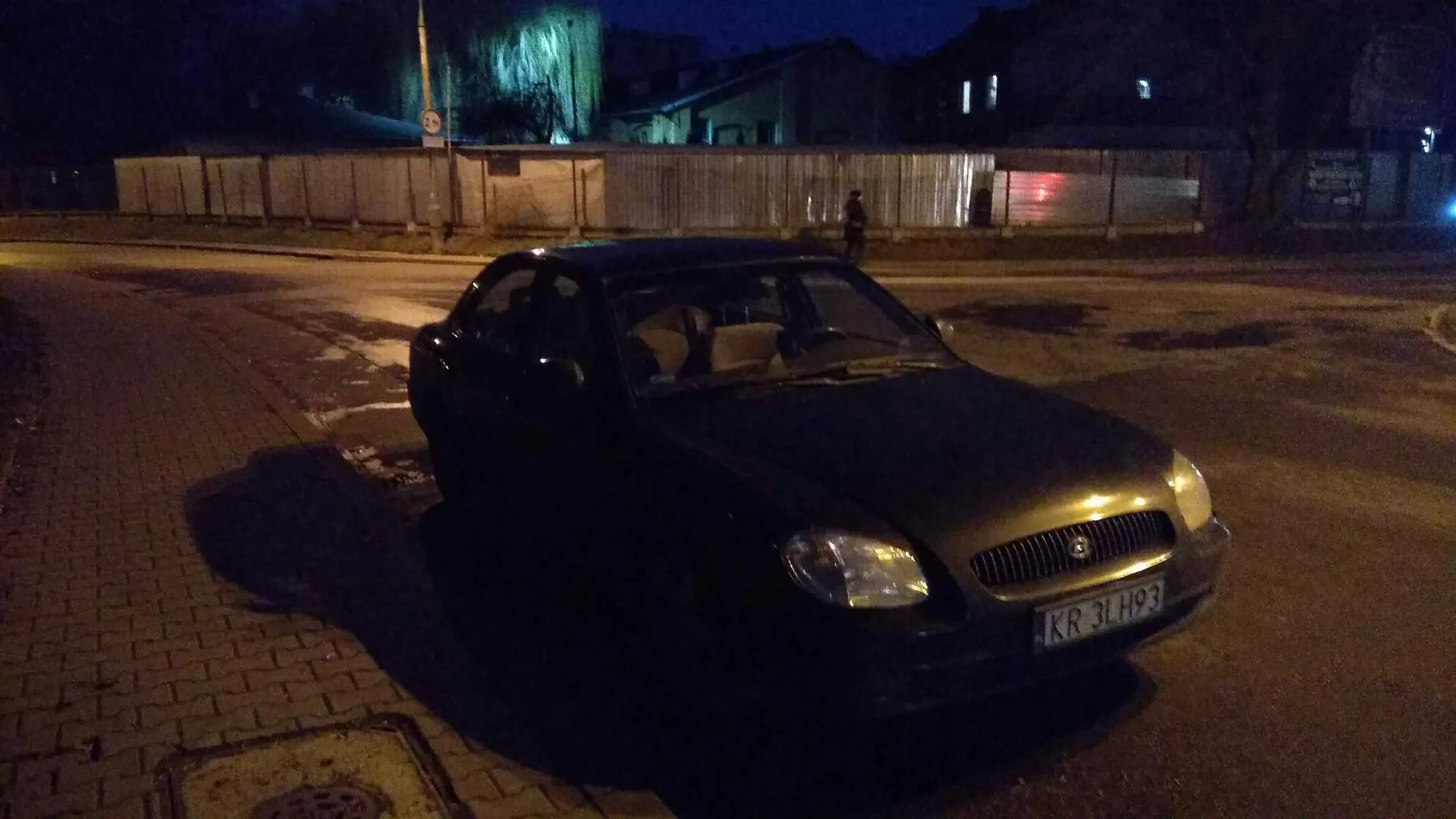 Parkowanie na obszarze skrzyżowania.