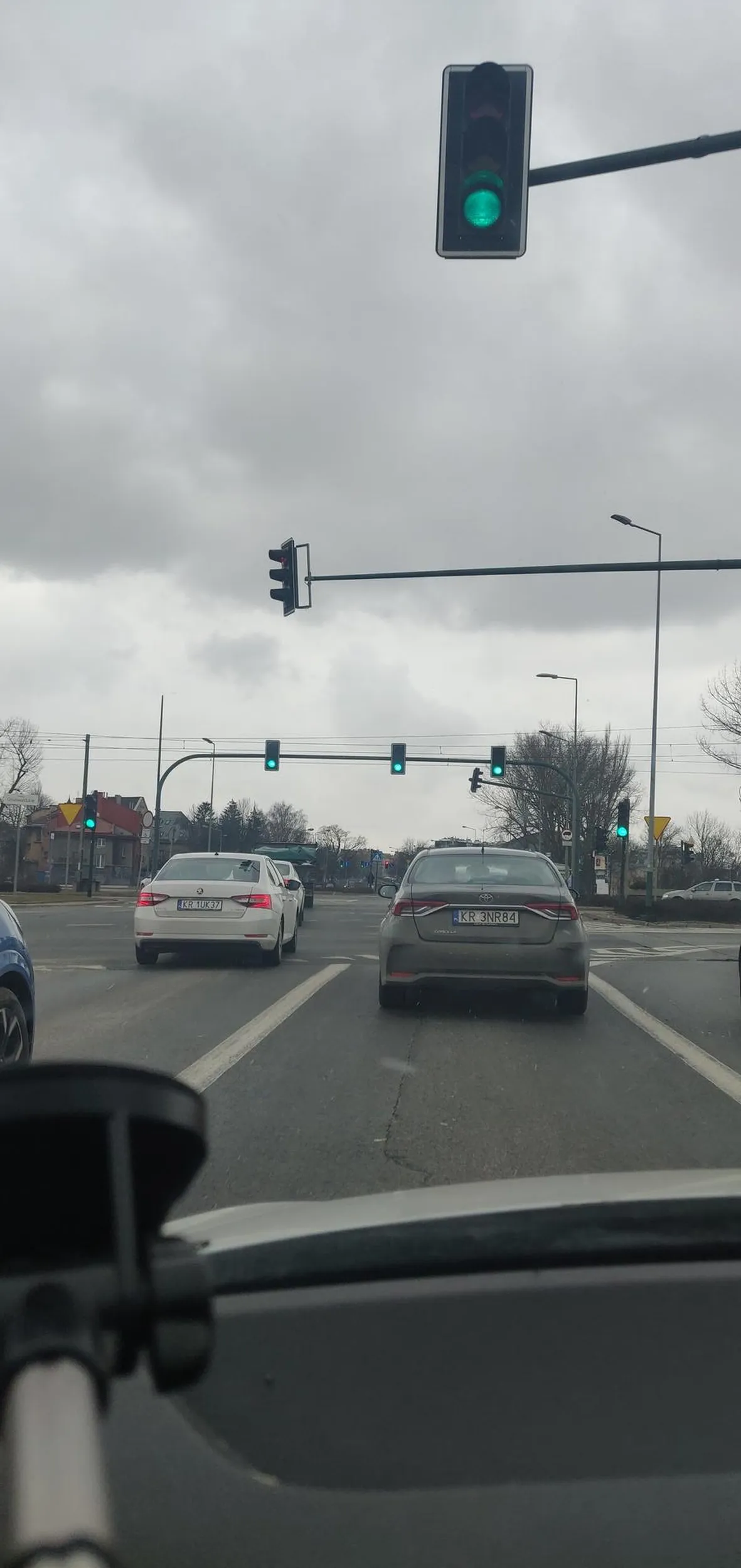 Kierowca jeździ buspasem bezprawnie