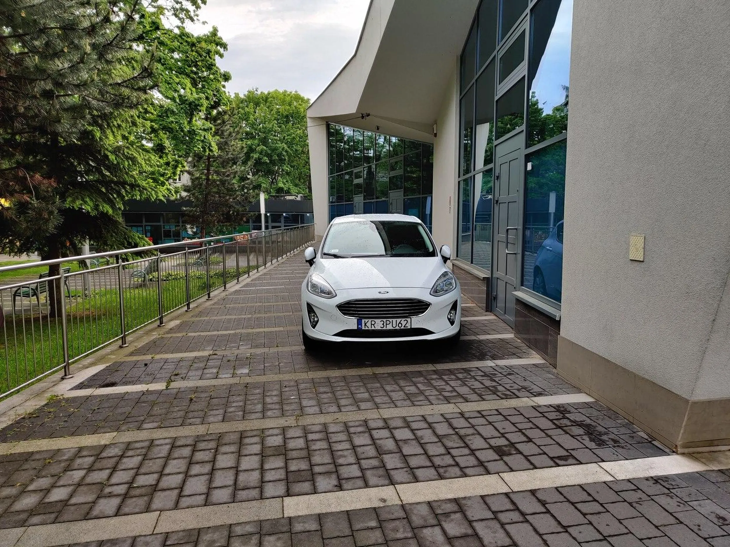 Tu obowiązuje zakaz ruchu w obu kierunkach.