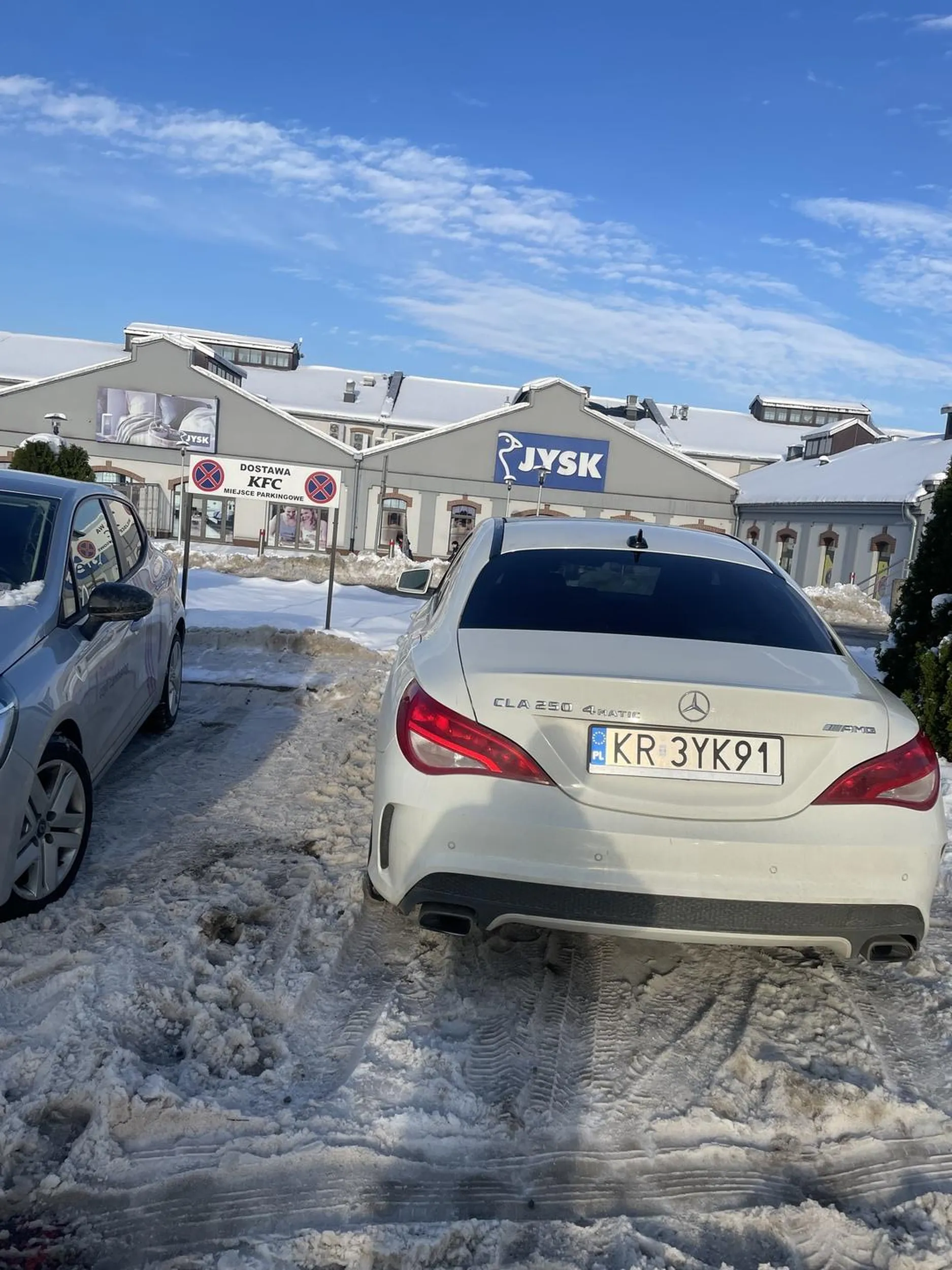 Osoba złośliwie blokowała cały dzień postój dla dostawców