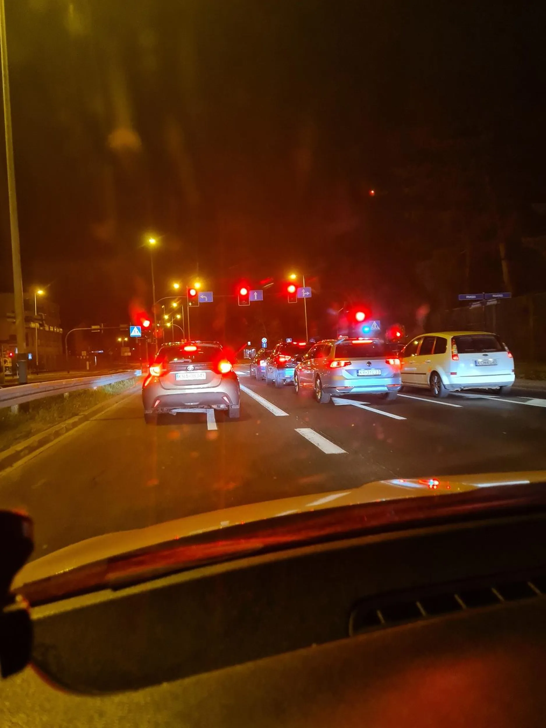 Kierowca jeździ niebezpiecznie