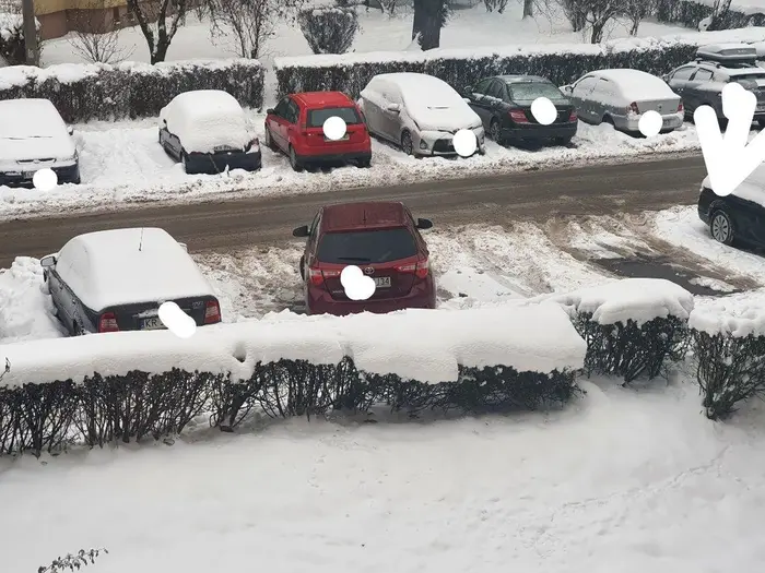 Szkoda, że Pan nie potrafi zaparkować w miarę poprawnie,po mino próśb innych,by drugi miał szansę równie samochód odstawić. Ignorancja po całości.