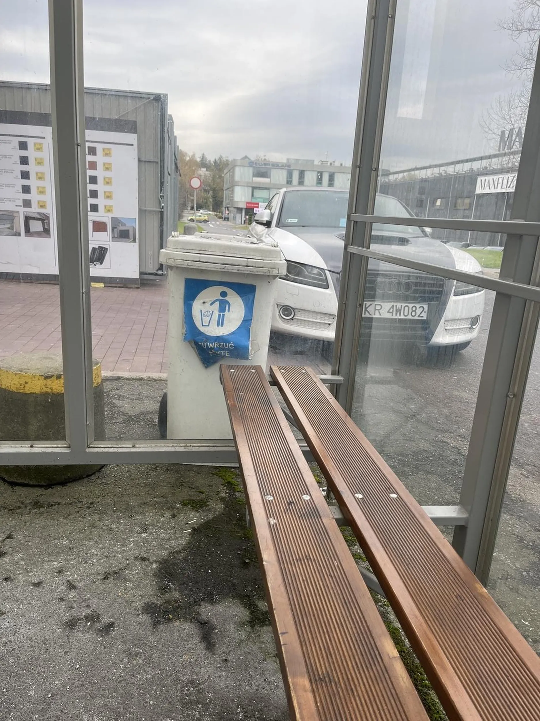 Zjeb który nie umie jeździć i z parkowaniem też ma problem