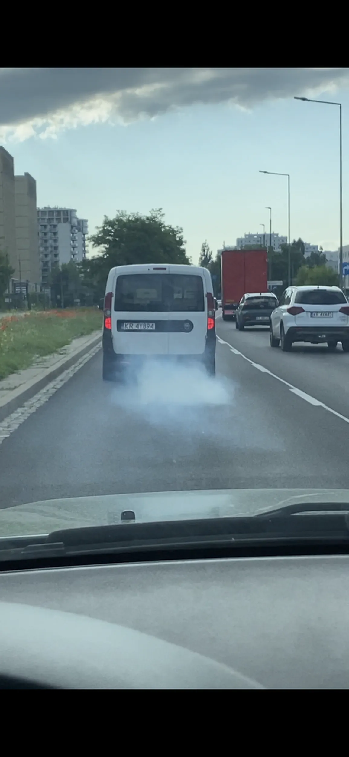 Niech Pani kierowca weźmie w końcu samochód na serwis bo się idzie udusić jadąc za tym gruzem