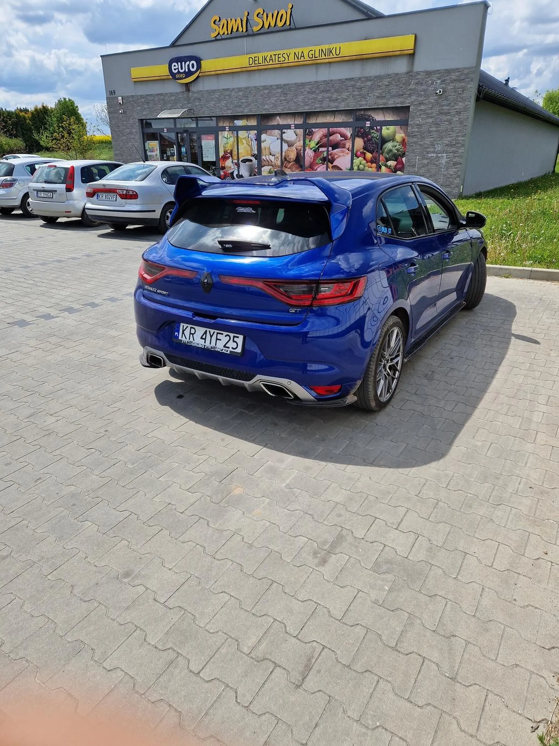 Fajna ta meganka taka sportowa