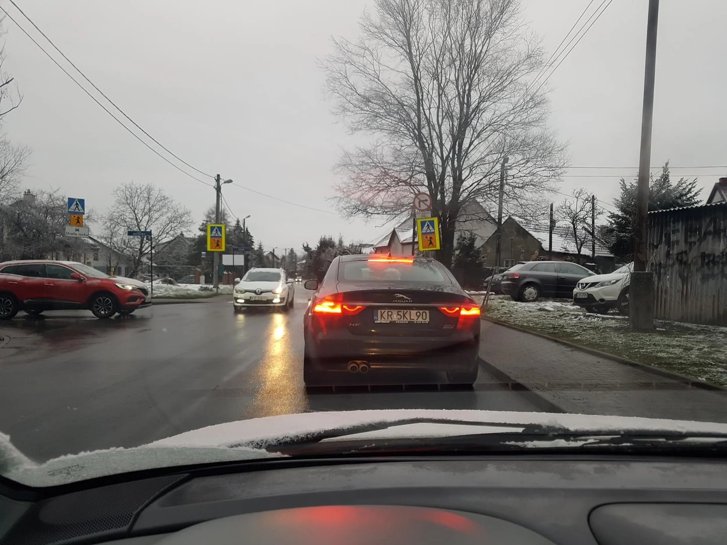 Zabłysnąłeś jak chrząstka w salcesonie... Skręcasz niby w lewo, z lewego pasa, a na środku skrzyżowania gwałtownie zmieniasz pas do  jazdy na wprost.