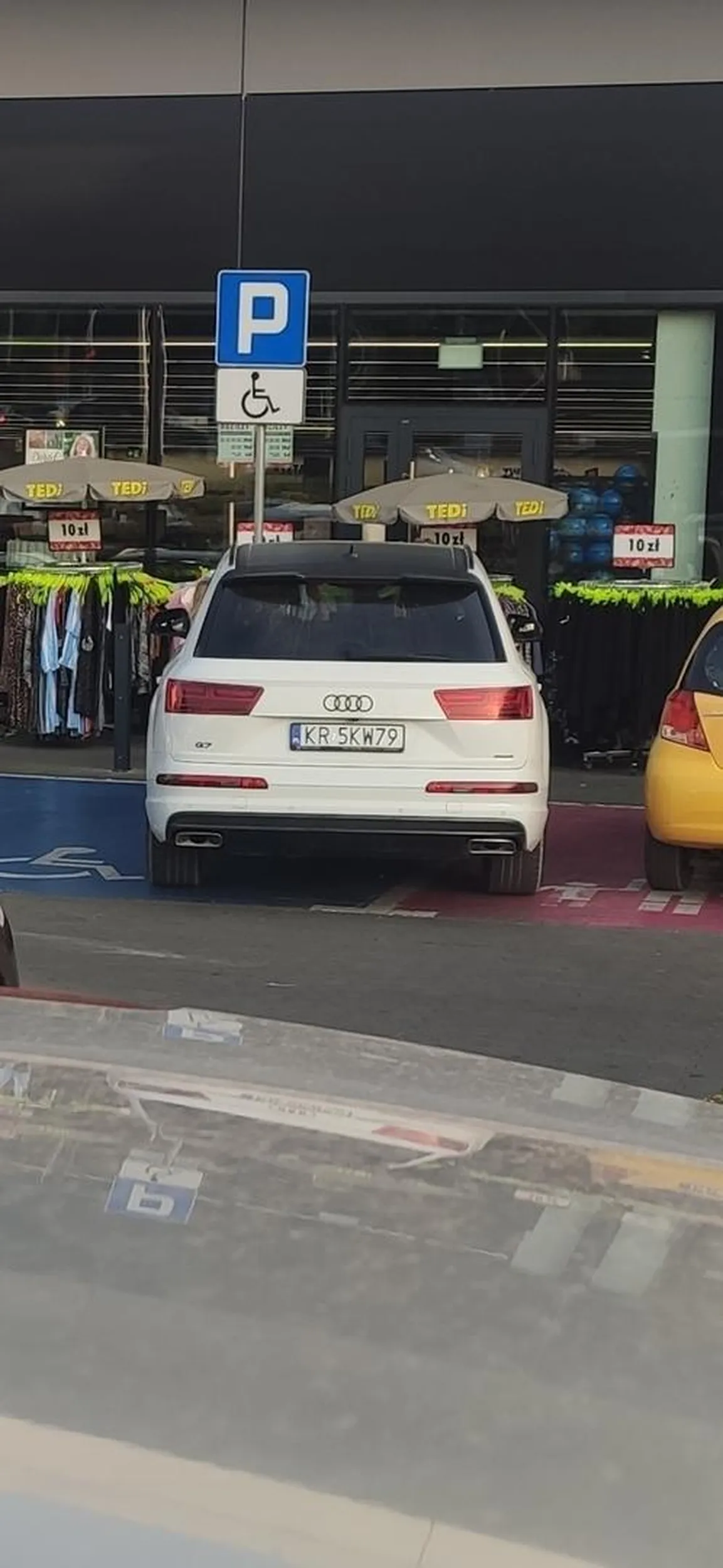 Dla Biznes woman zawsze musi być miejsce, co prawda nie miała dzieci i kartki o niepełnosprawności, ale prawdopodobnie jest uposledzona