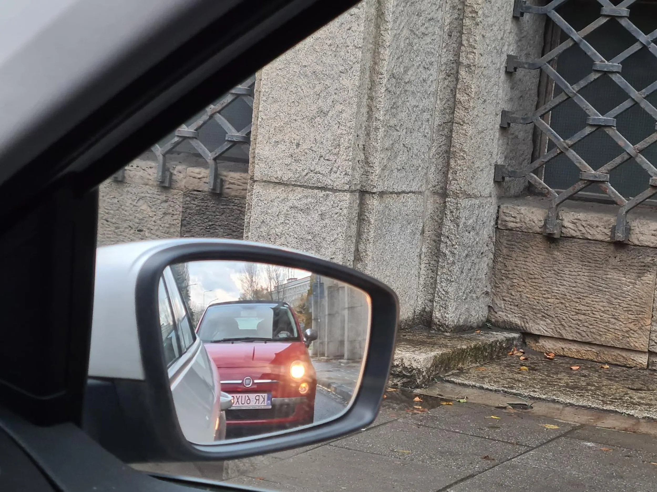 Kierowca jeździ buspasem bezprawnie