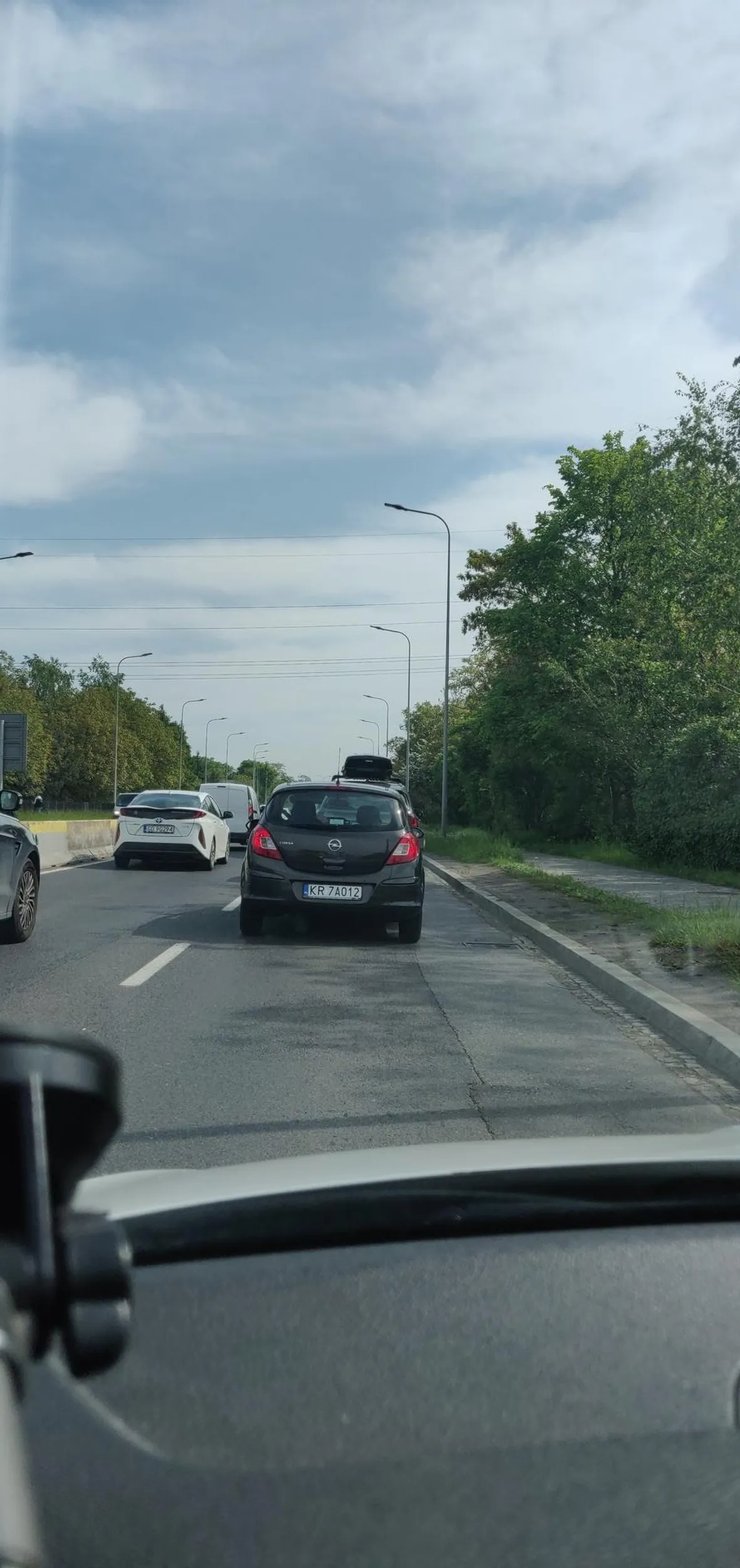 Kierowca stwarza zagrożenie na drodze