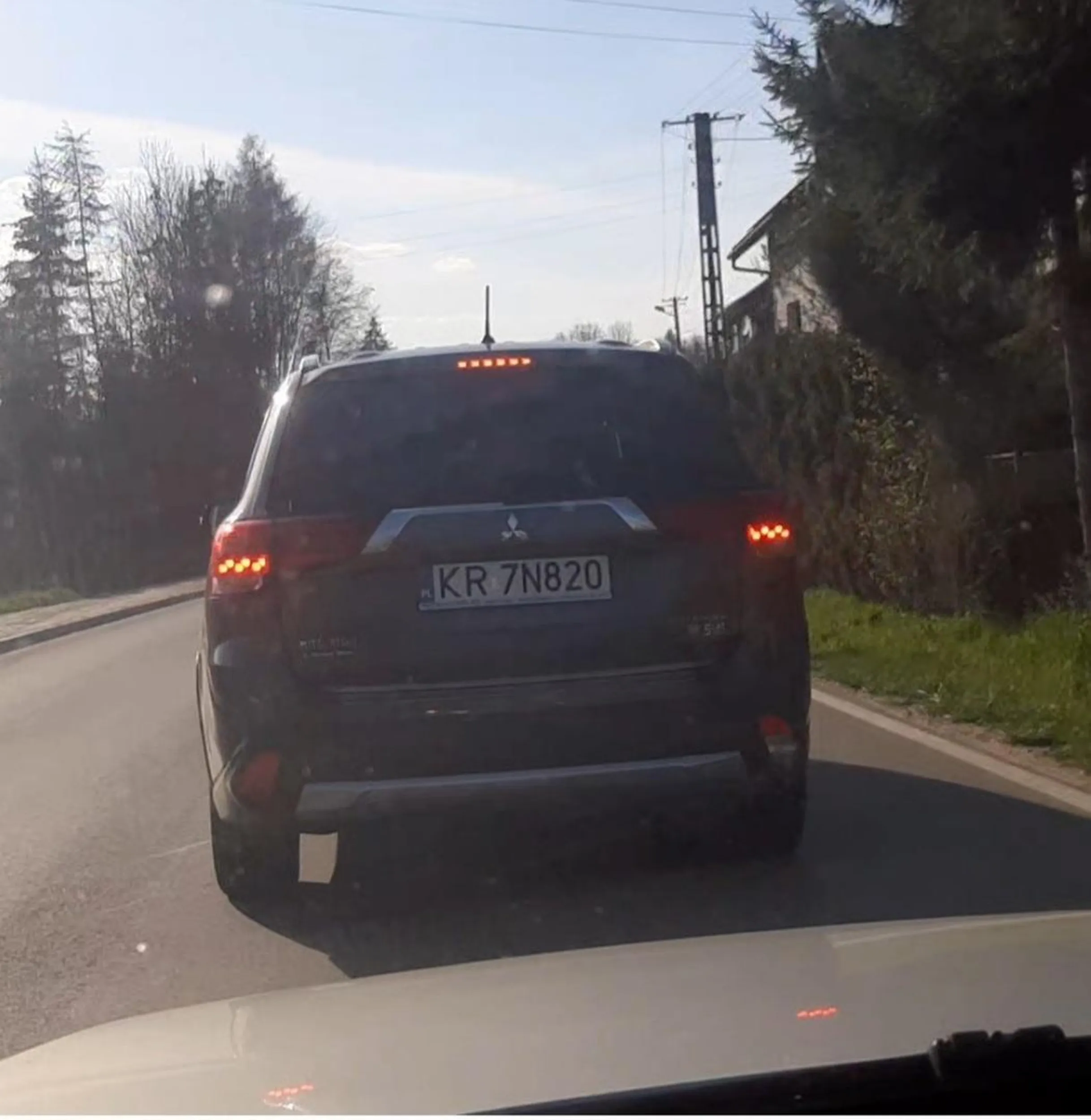 Pała jakich mało,razem z lampucerą leciał przez Chomranice,przypalał się bo łun się spieszy do krowy ,bo leasing cza płacić i na lampucere piniondze mieć,aa i jeszcze cza było się Fuckiem dowartościować a gacie pełne że strachu FRAJER!!