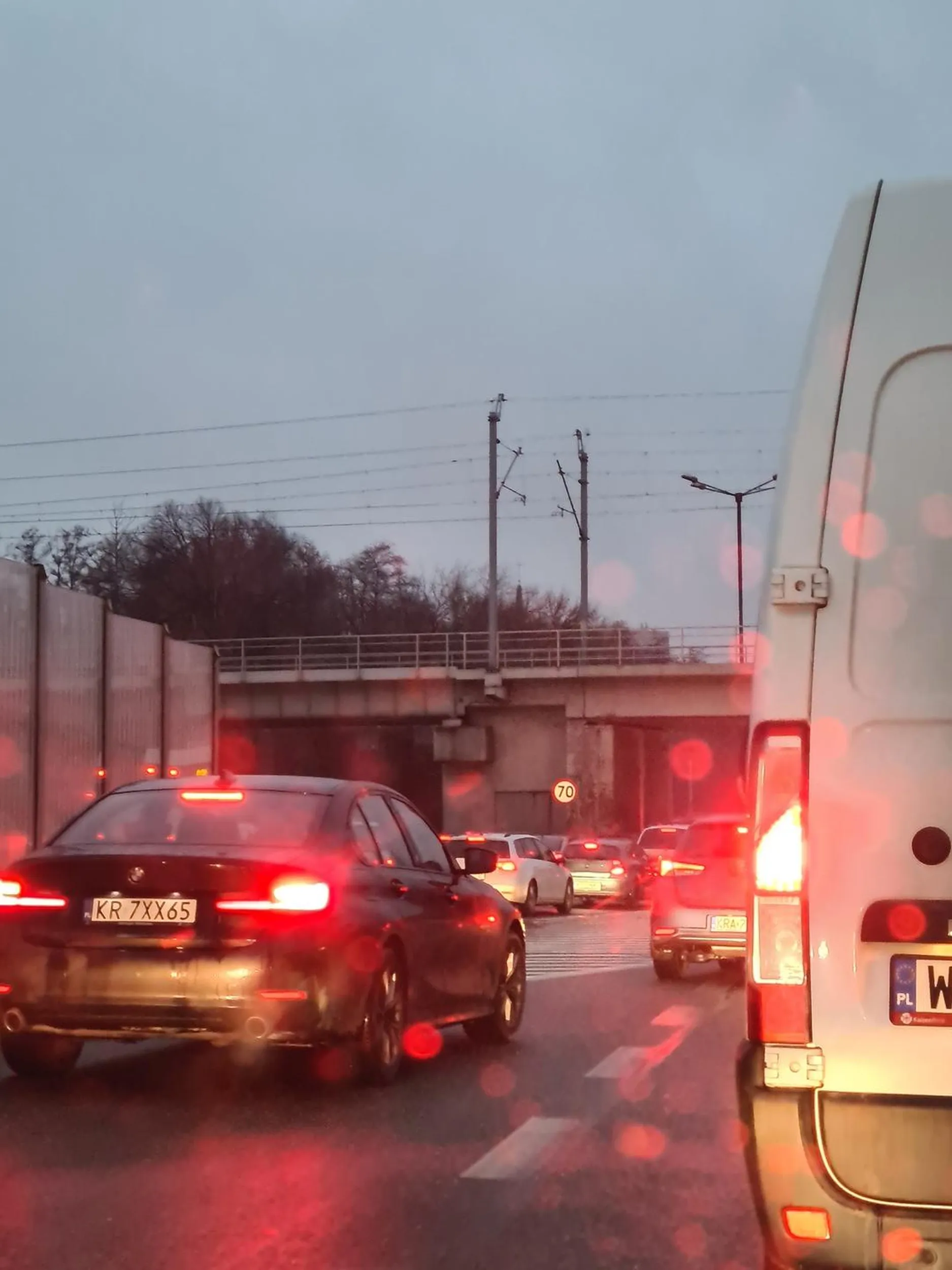 Kierowca wymusza pierwszeństwo i zjeżdża chamsko drogę. Chcę się wcisnąć