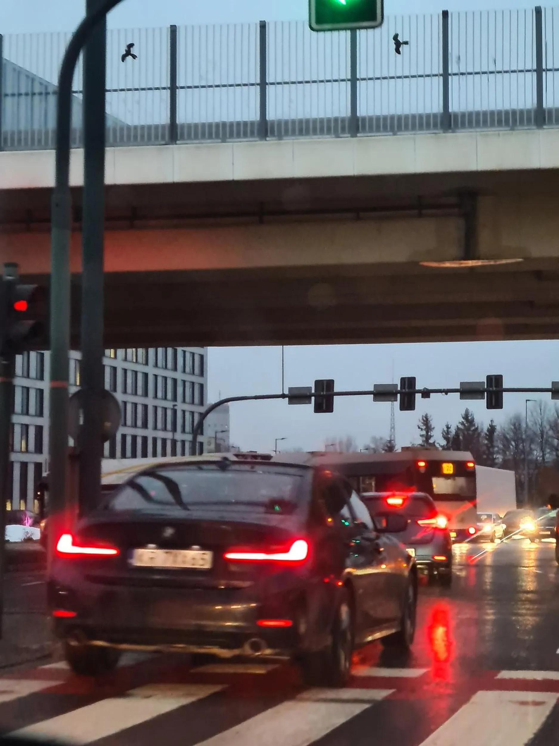 Kierowca wymusza pierwszeństwo i zjeżdża chamsko drogę. Chcę się wcisnąć