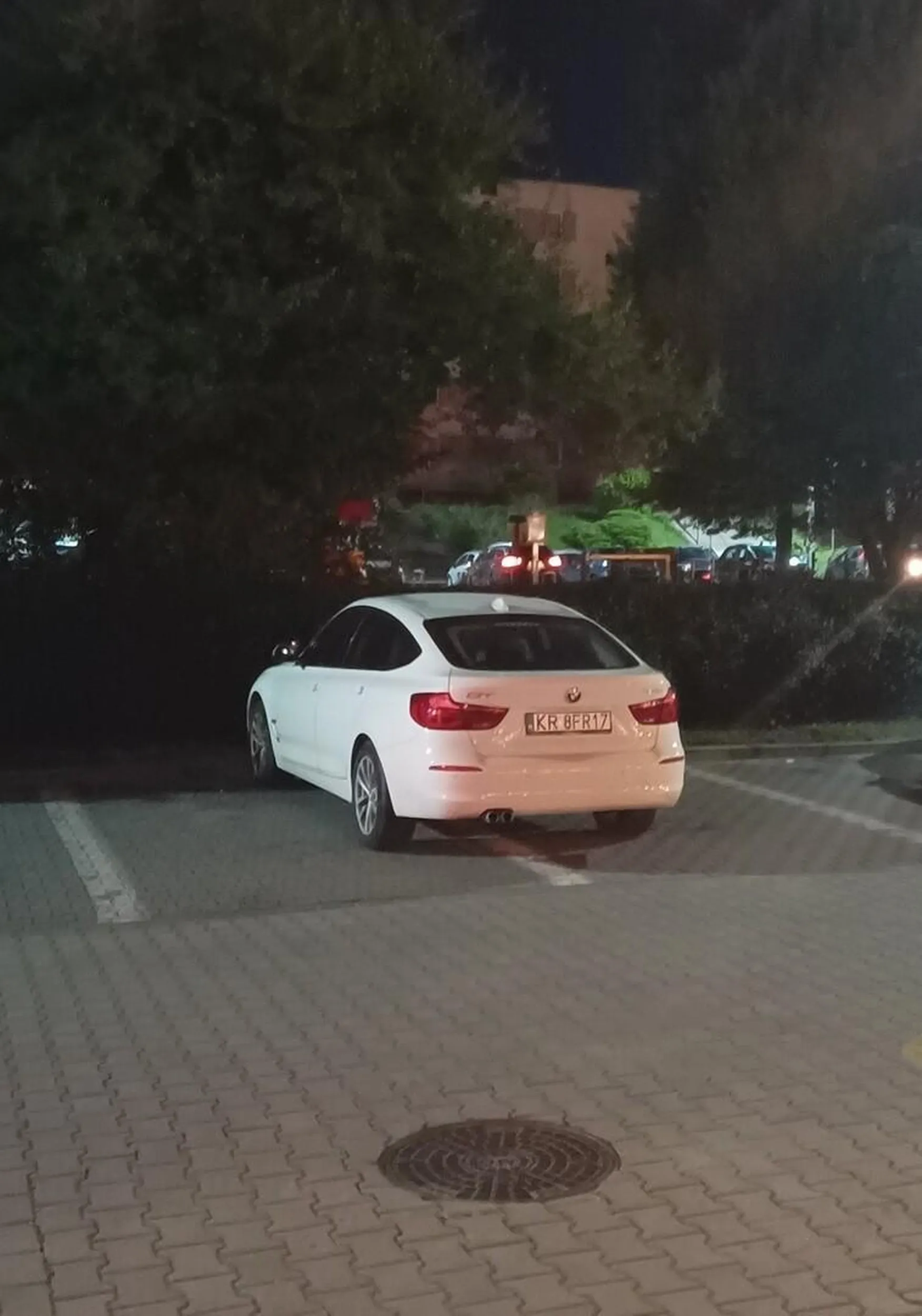 Gość tak szeroki, że się nie mieści