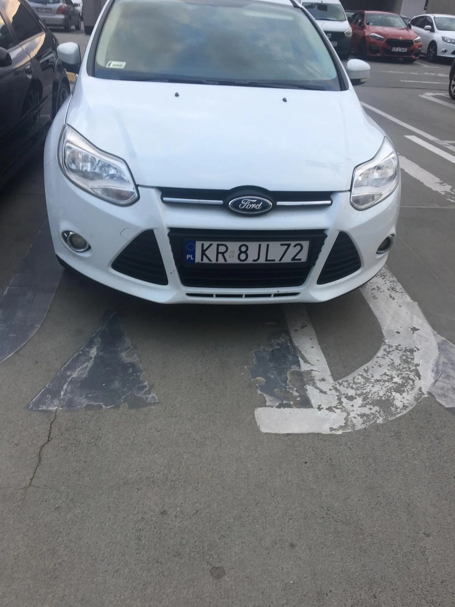 Polecam udać się na jazdy doszkalające i poćwiczyć parkowanie