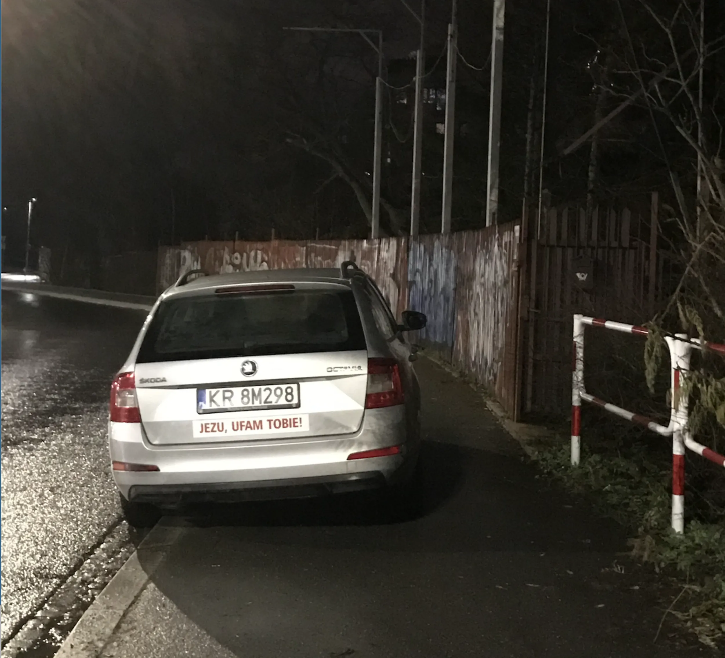 Jezu, ufam tobie, że następnym razem nie zastawisz chodnika.