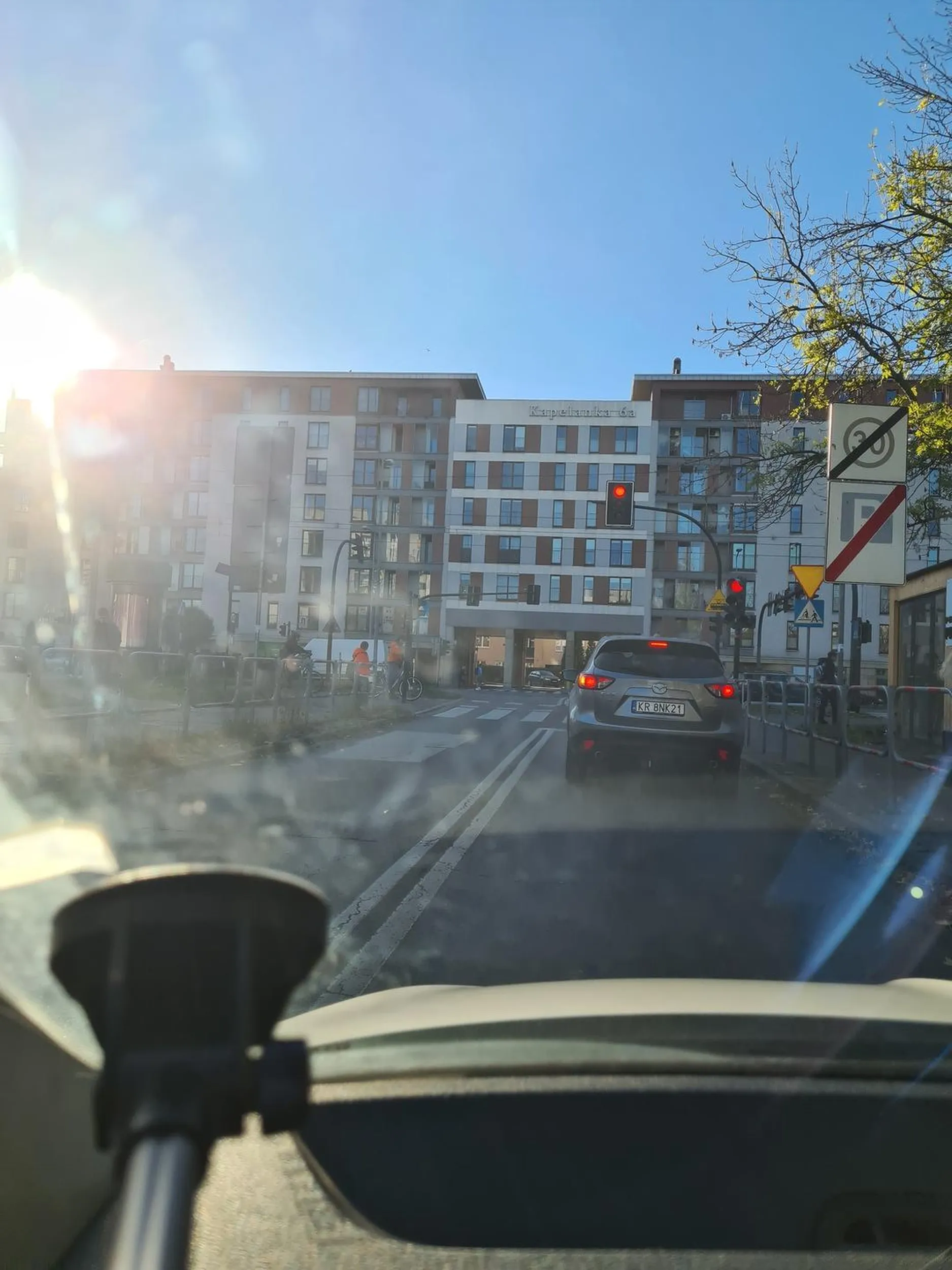 Kierowca nie myśli podczas jazdy i wymusza pierwszeństwo