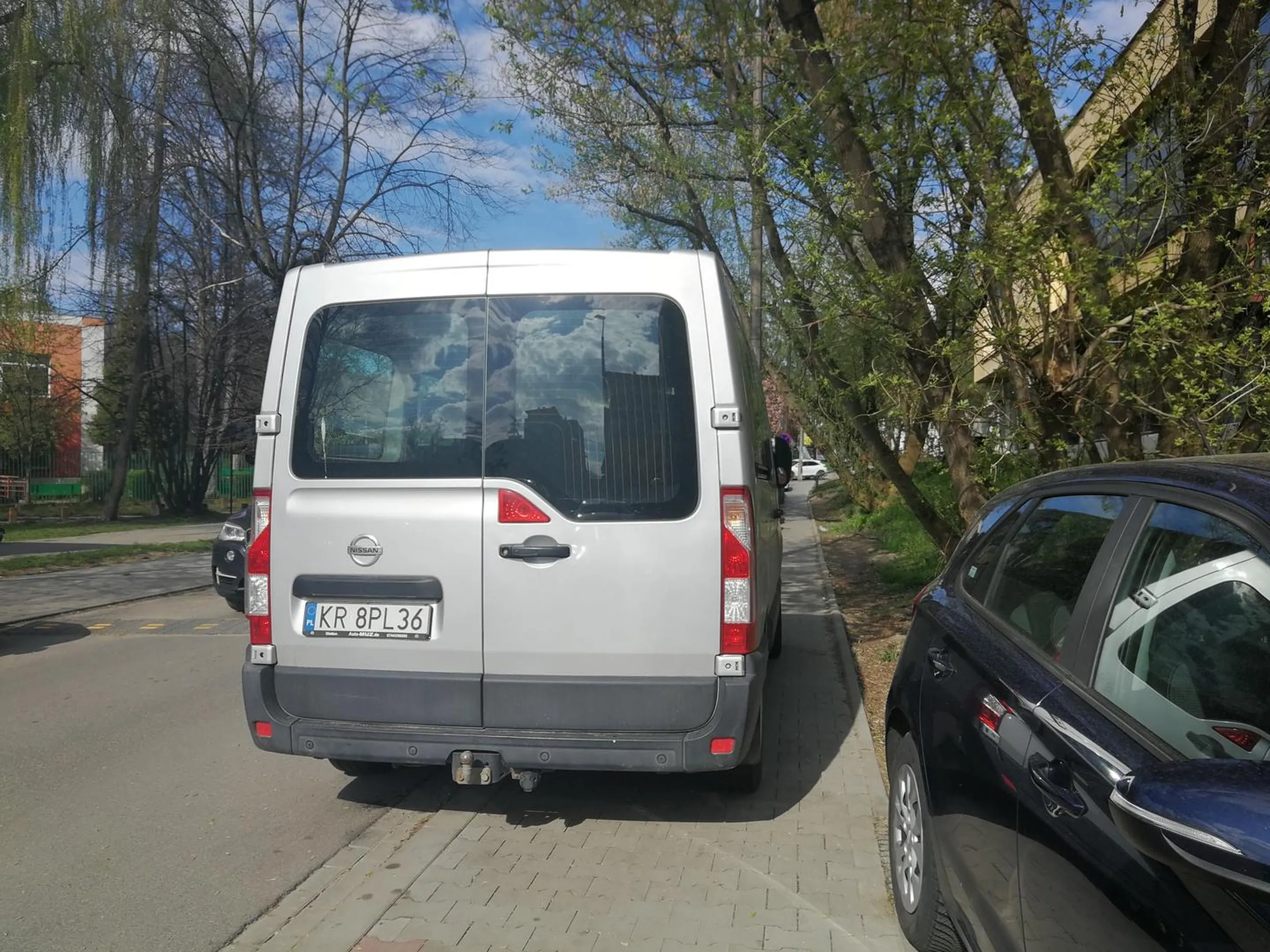 dobry czlowiek, nawet miejsce dla pieszych zostawil...