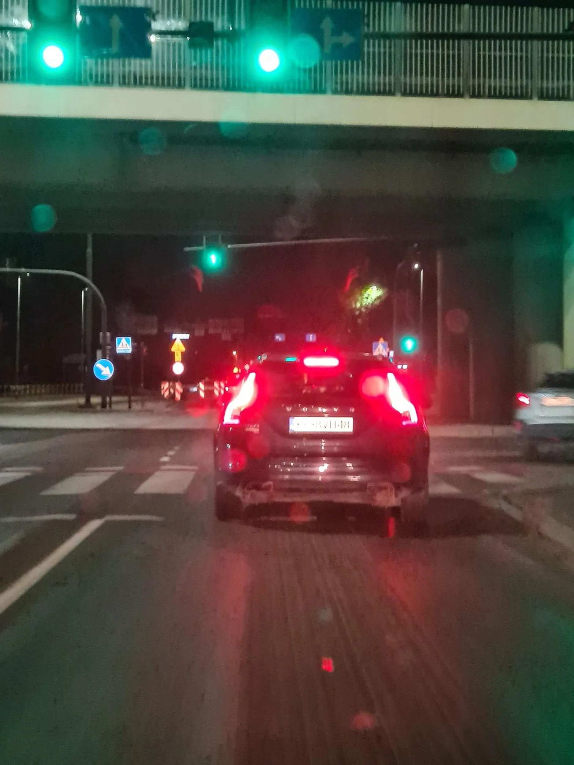 Kierowca wymusza pierwszeństwo