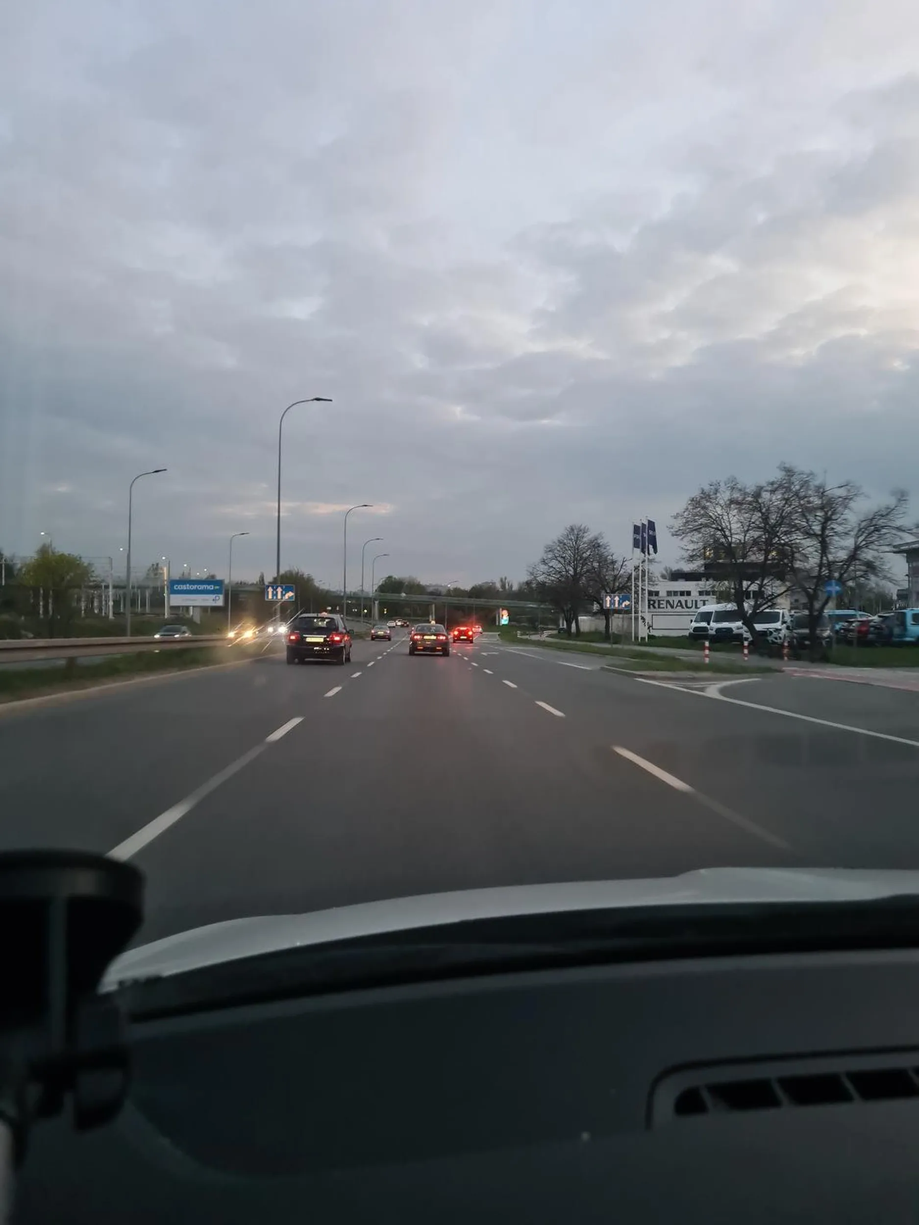 Kierowca wymusza pierwszeństwo