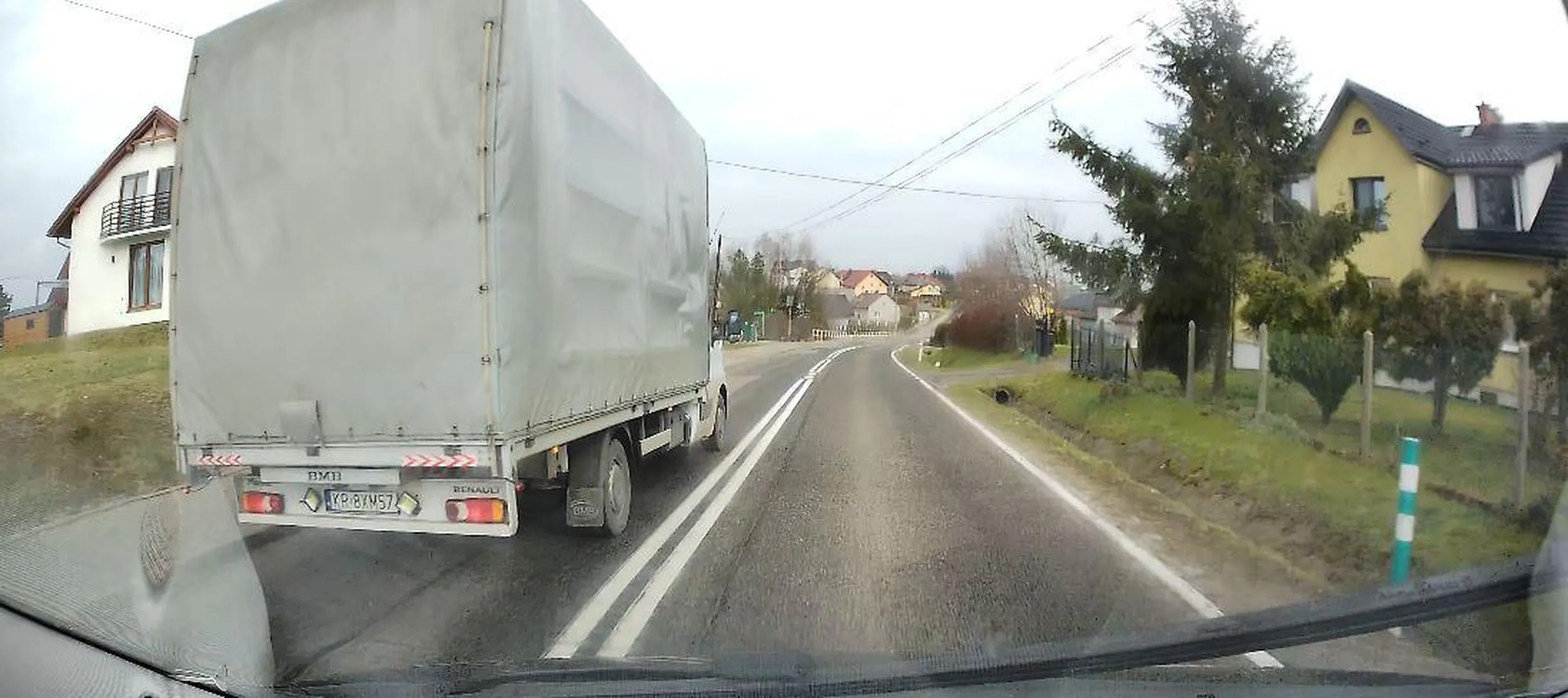 podwójna ciągła nie dotyczy