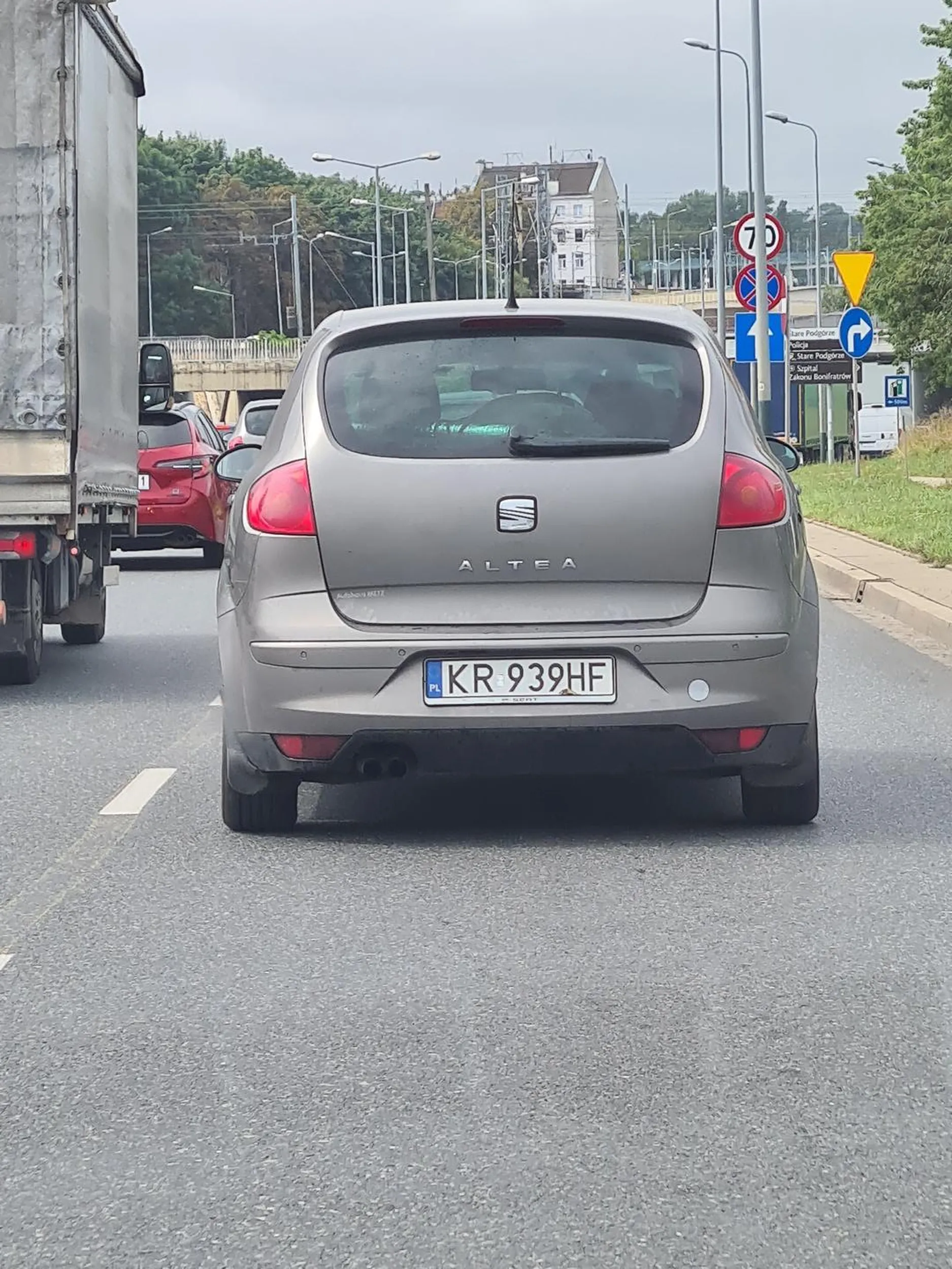 Kierowca chamsko wymusza pierwszeństwo