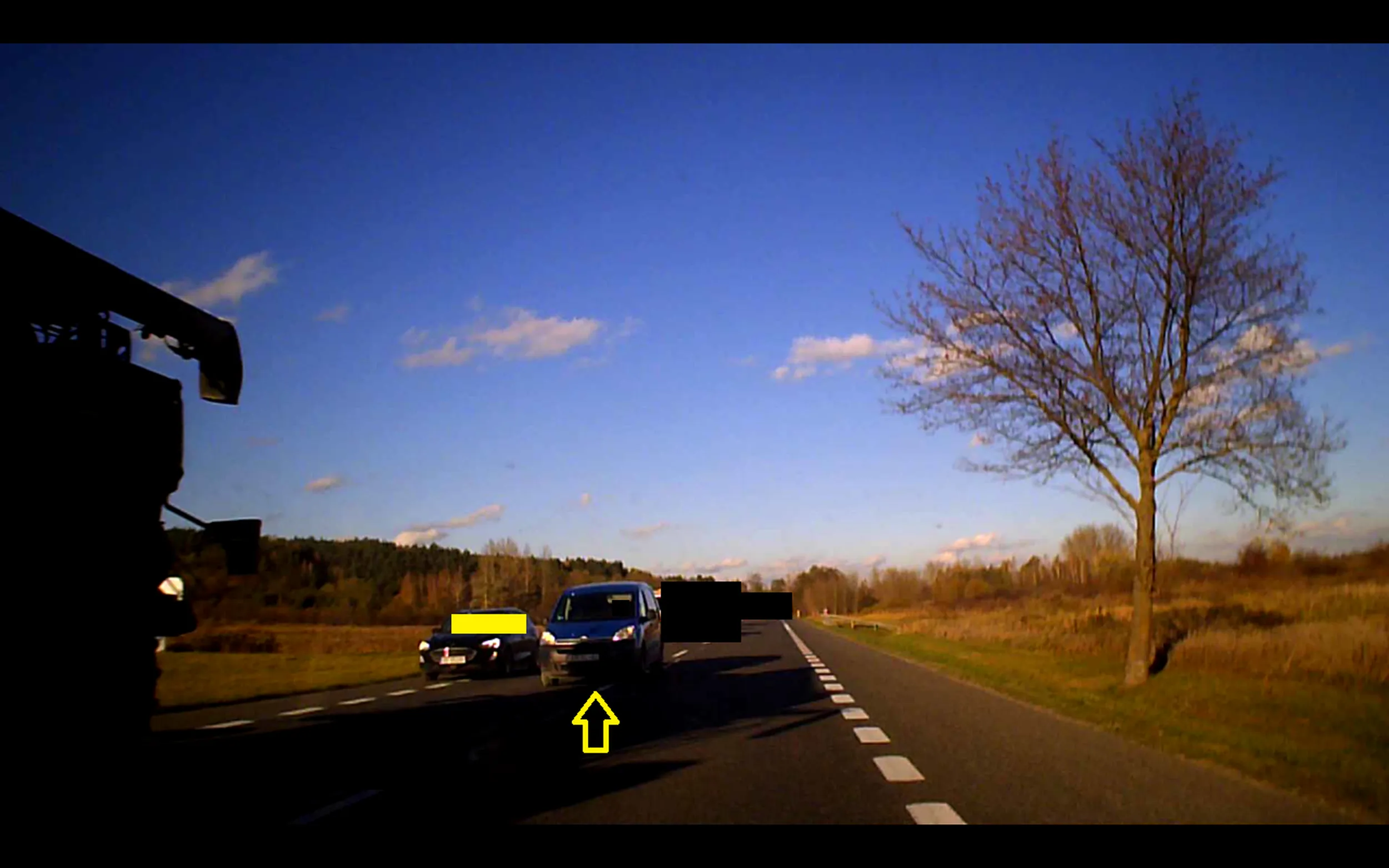 Trzymaj się swojego pasa *urwiszonie. To, że inny de*il Ci zjeżdża na pobocze, to nie oznacza, że znajdziesz drugiego, takiego samego. Ty chcesz wyprzedzać nie ja, więc Twój problem i następnym razem rusz głową, lecz nie tą dolną jak dotychczas!