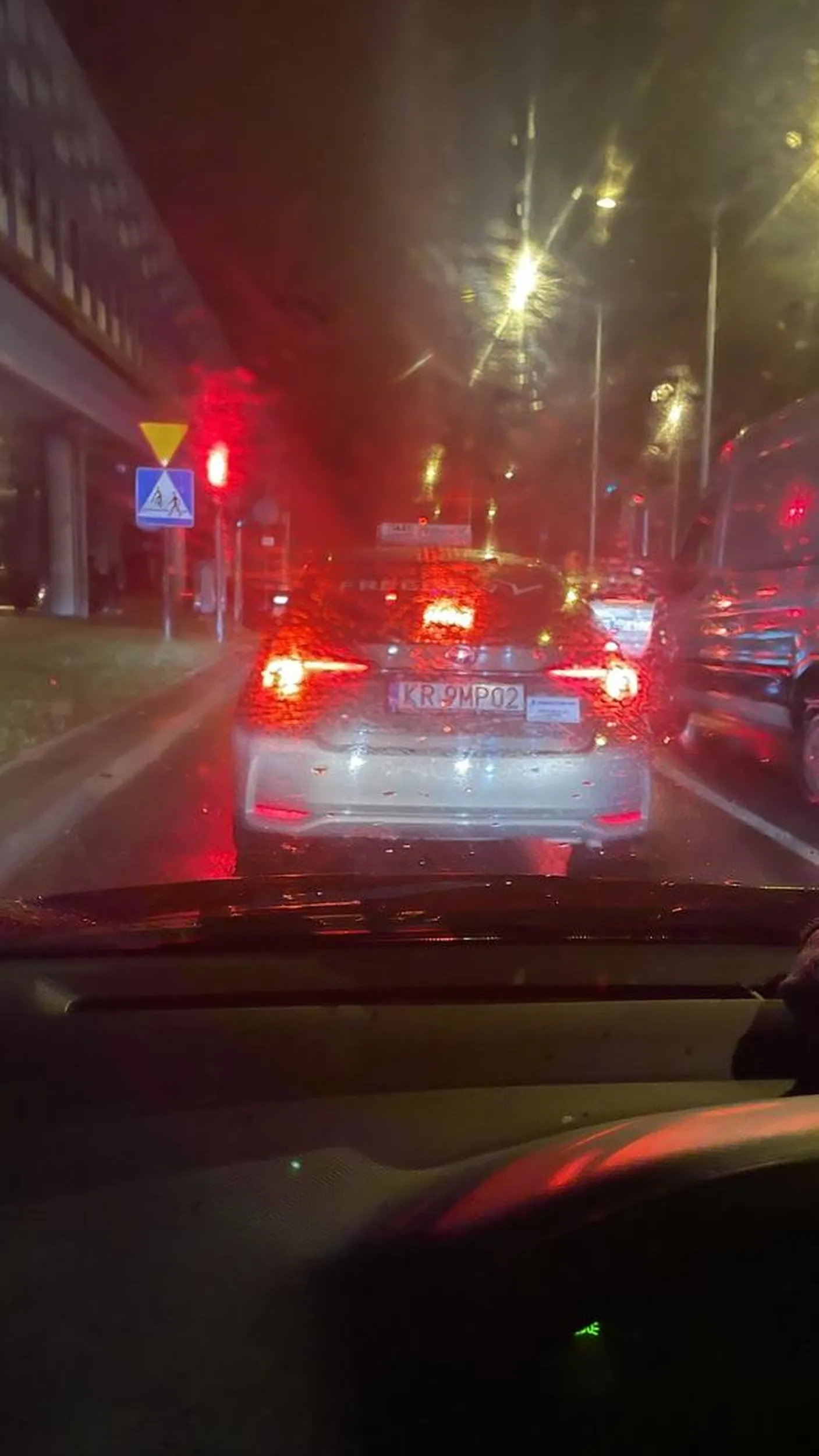 Nie zna , że trzeba korzystać z kierunkowskazów