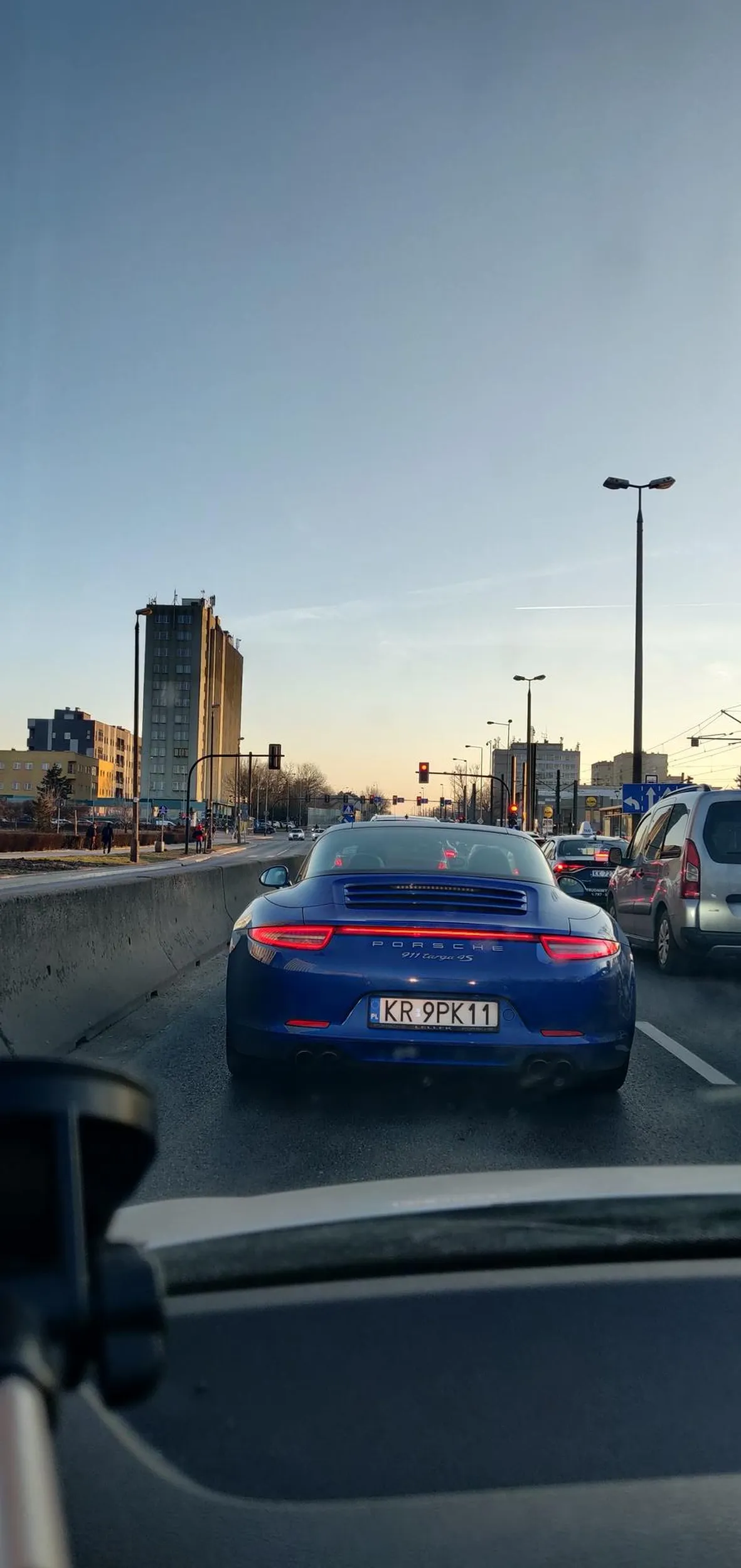 Kierowca jeździ niebezpiecznie i stwarza zagrożenie na drodze