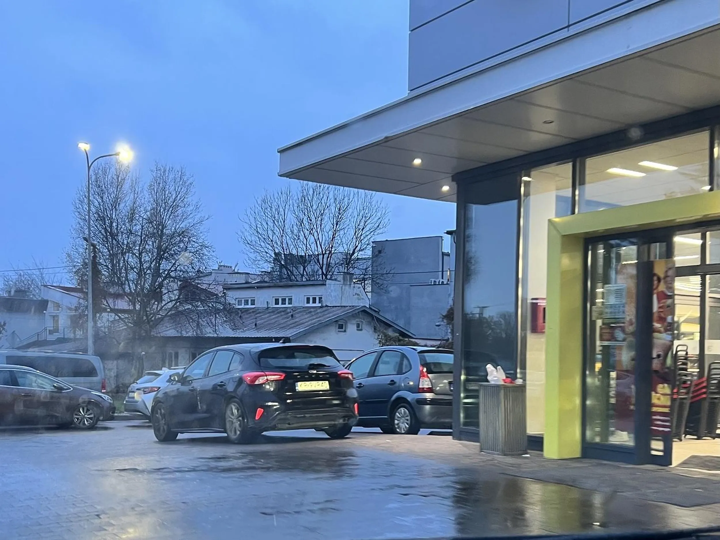 Ameba parkingowa. al. Jerozolimskie 454, 05-800 Pruszków