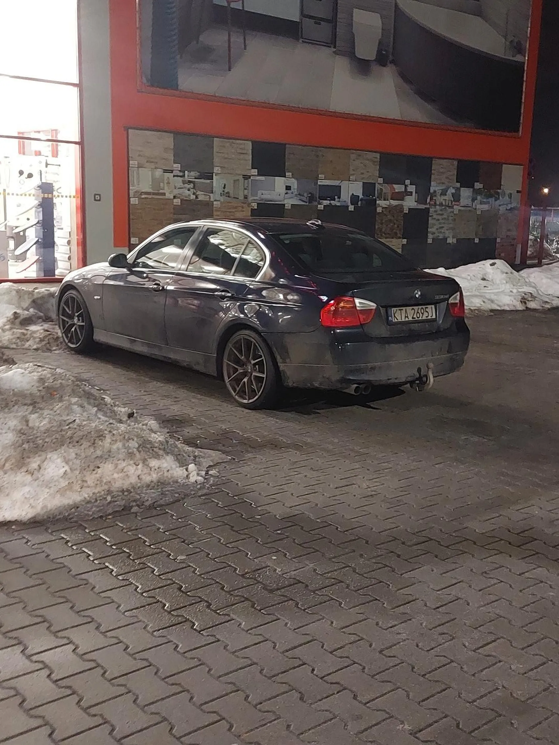 Tu macie zdj tej bwm,, Gość łamie przepisy,,, Wyprzedzanie na podwójnej linii ciągłej,, I na pojedynczej. I szybka jazda,, I jak by mi się udało nagrać filmik ,, To dodam,, Pozdrawiam