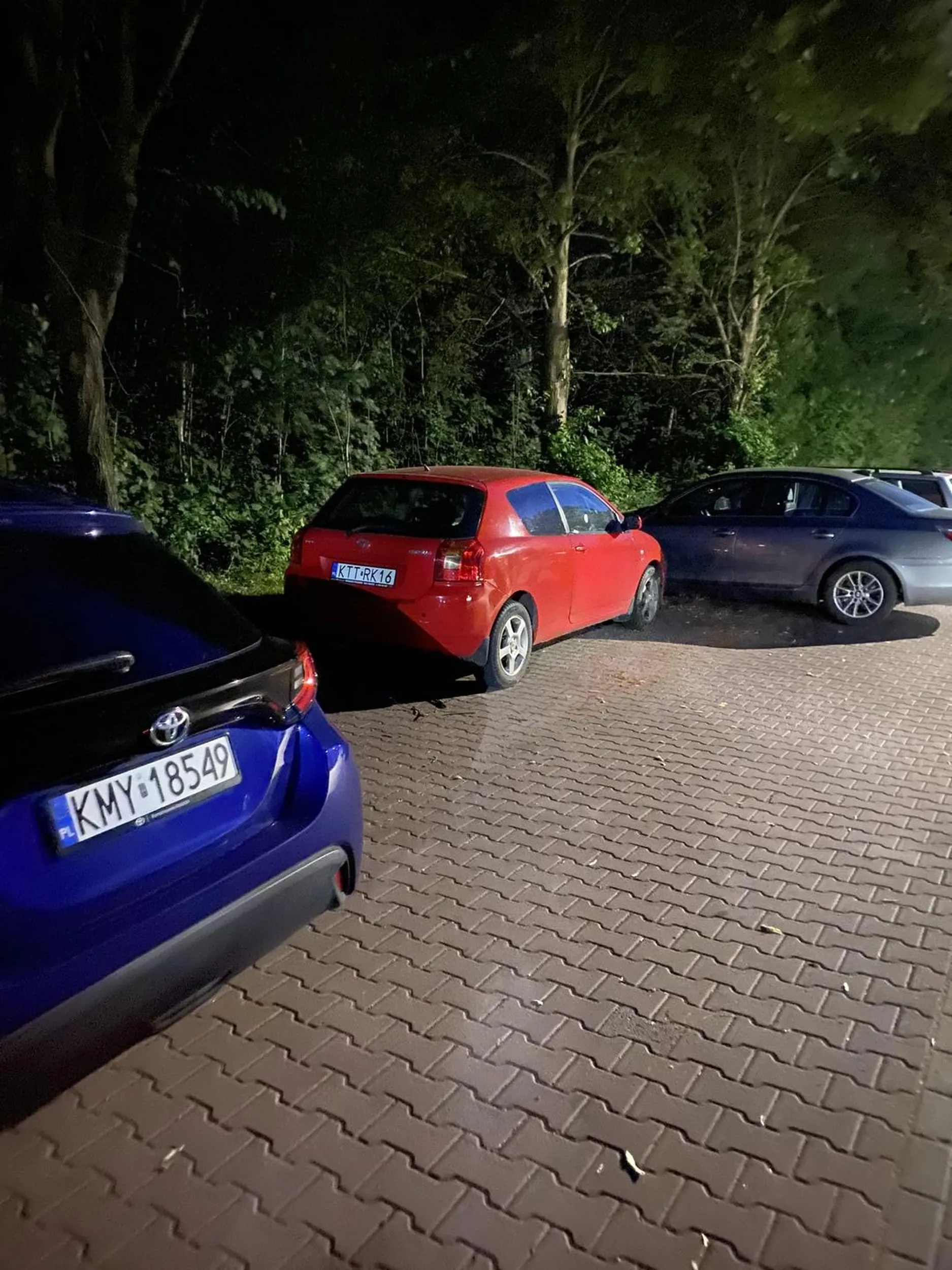 Ładnie zaparkowane. Zarabie, Myślenice