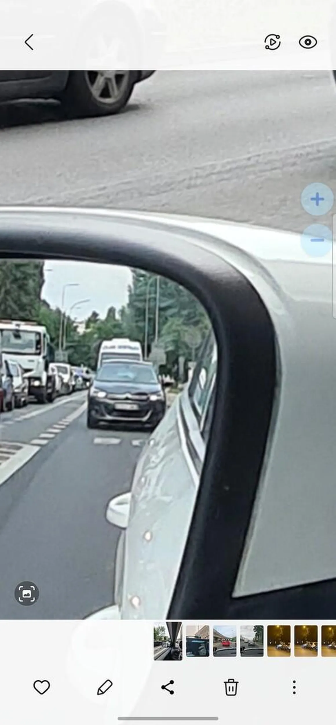 Kierowca jeździ buspasem bezprawnie