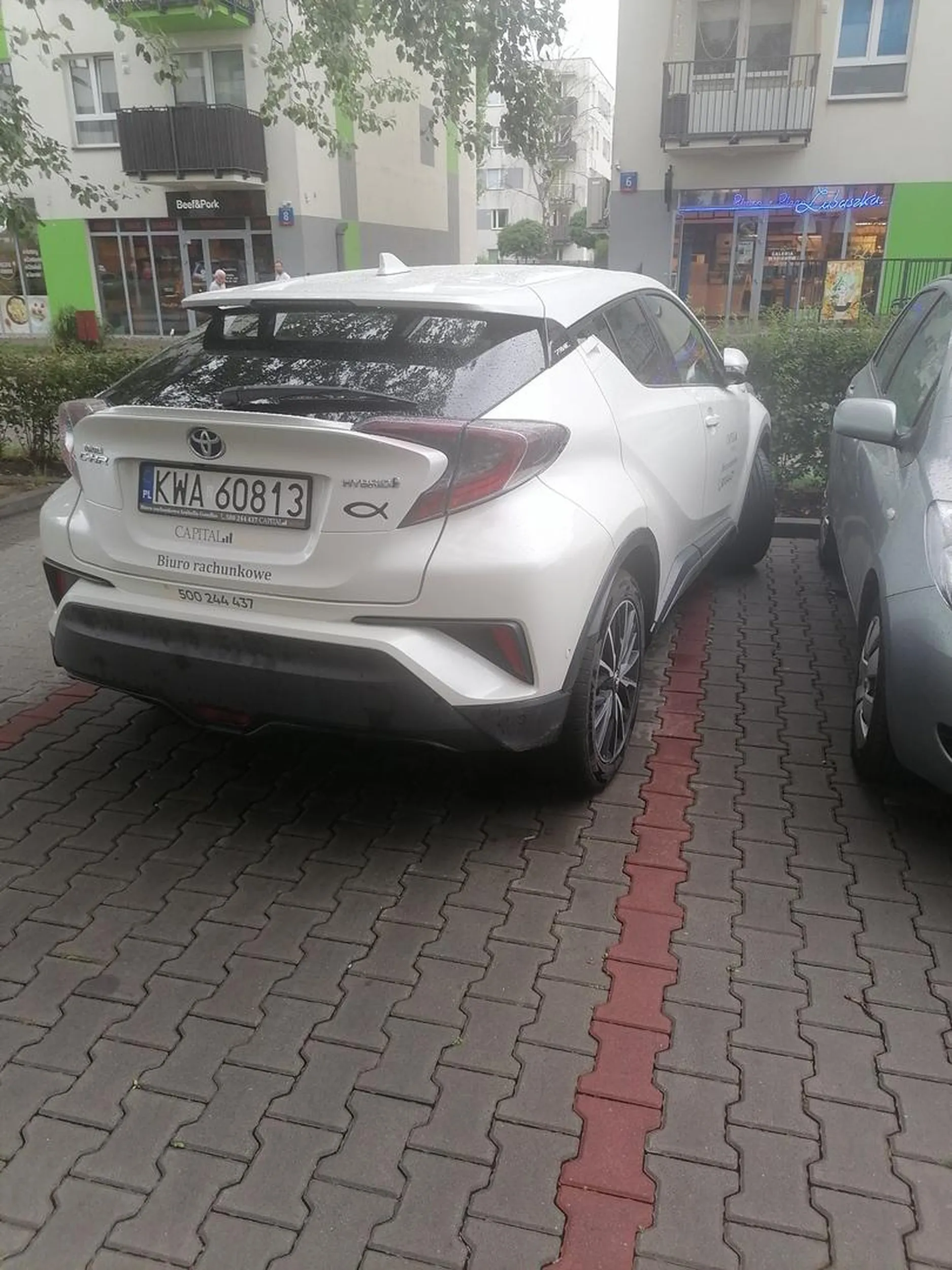 Kierowca auta powinien nauczyć się w rysowanki, tam jak się wyjdzie za linie to nic się nie stanie.